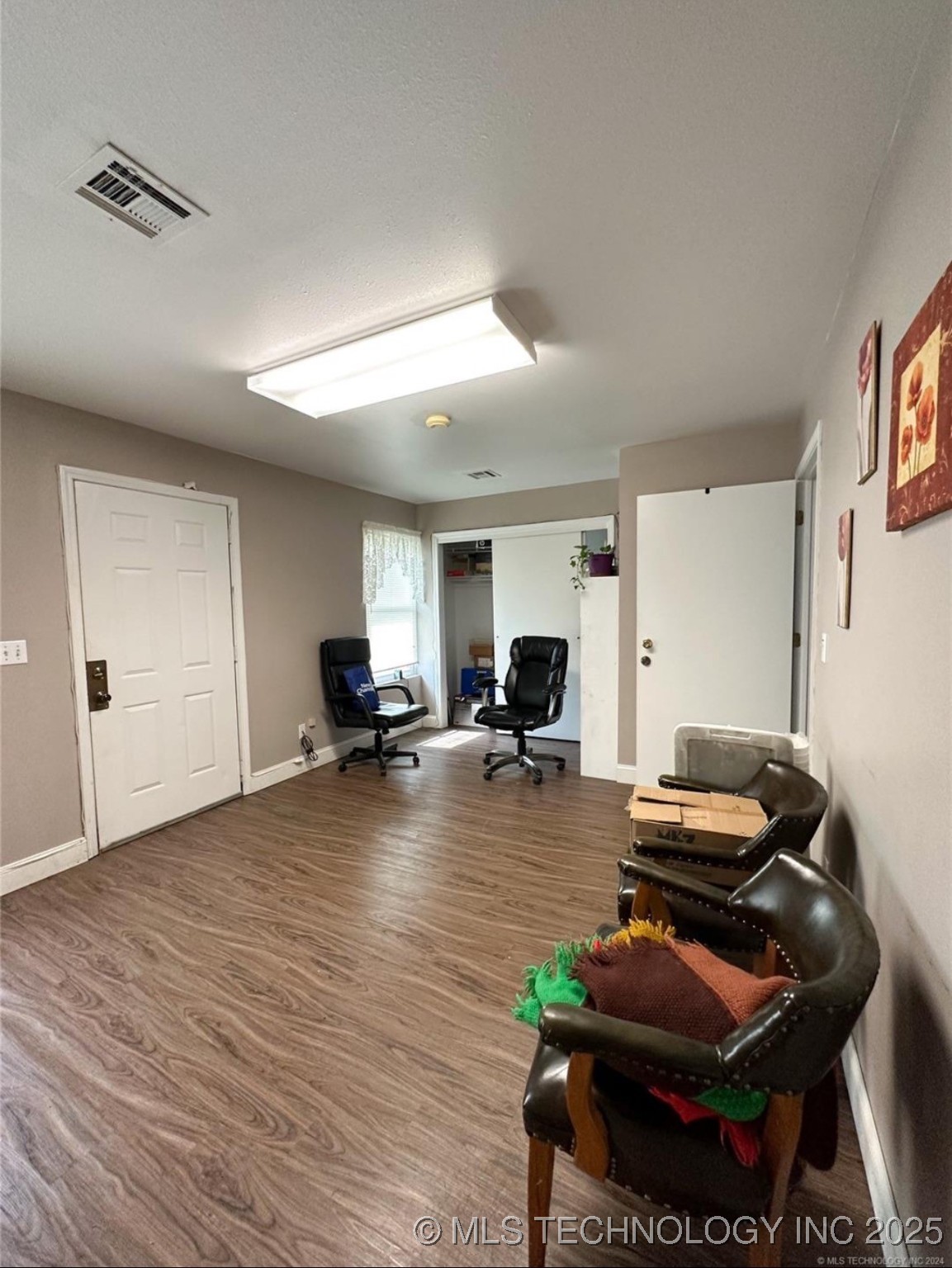 615 S Broadway Street Property Photo 20