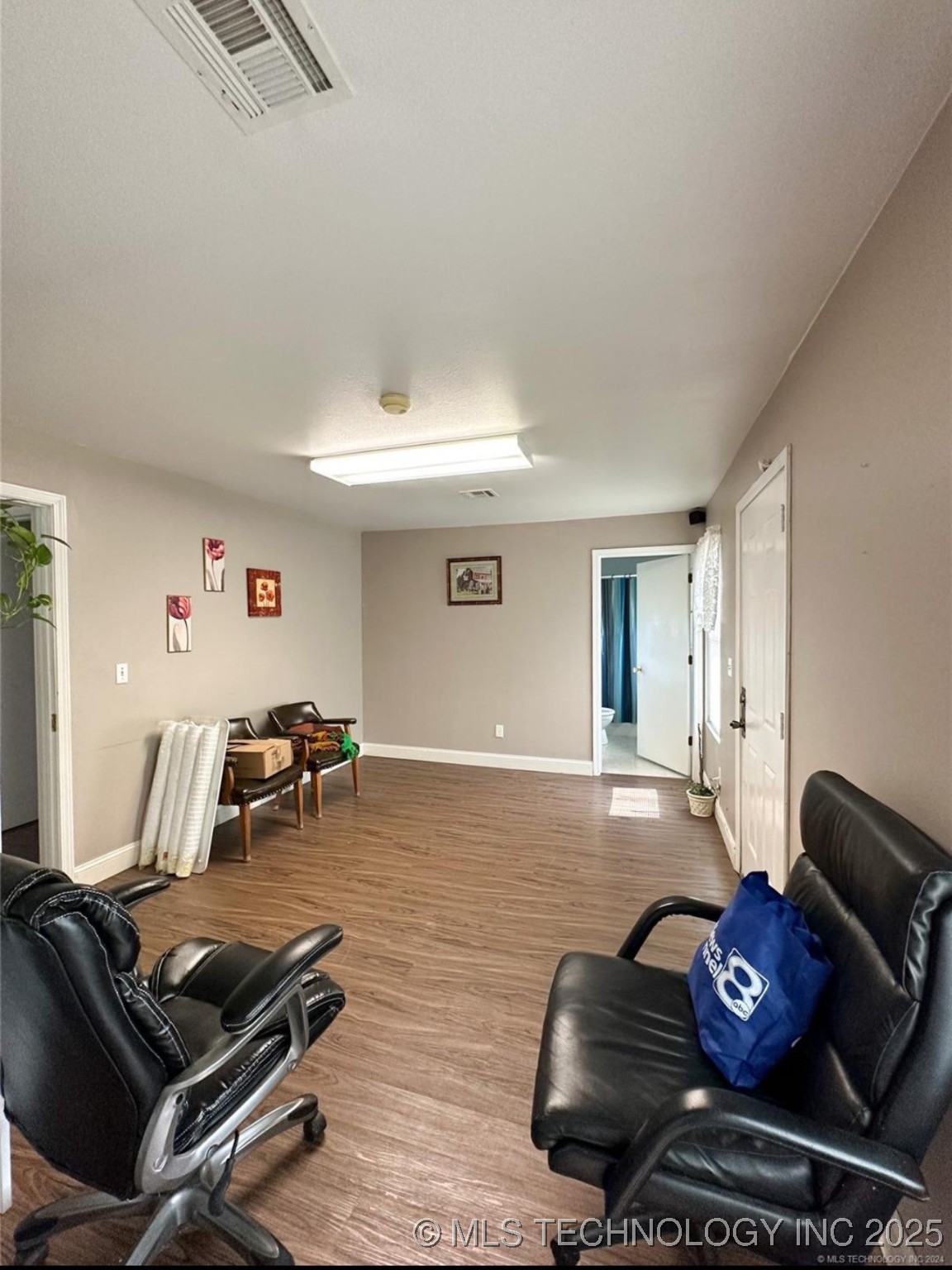 615 S Broadway Street Property Photo 21