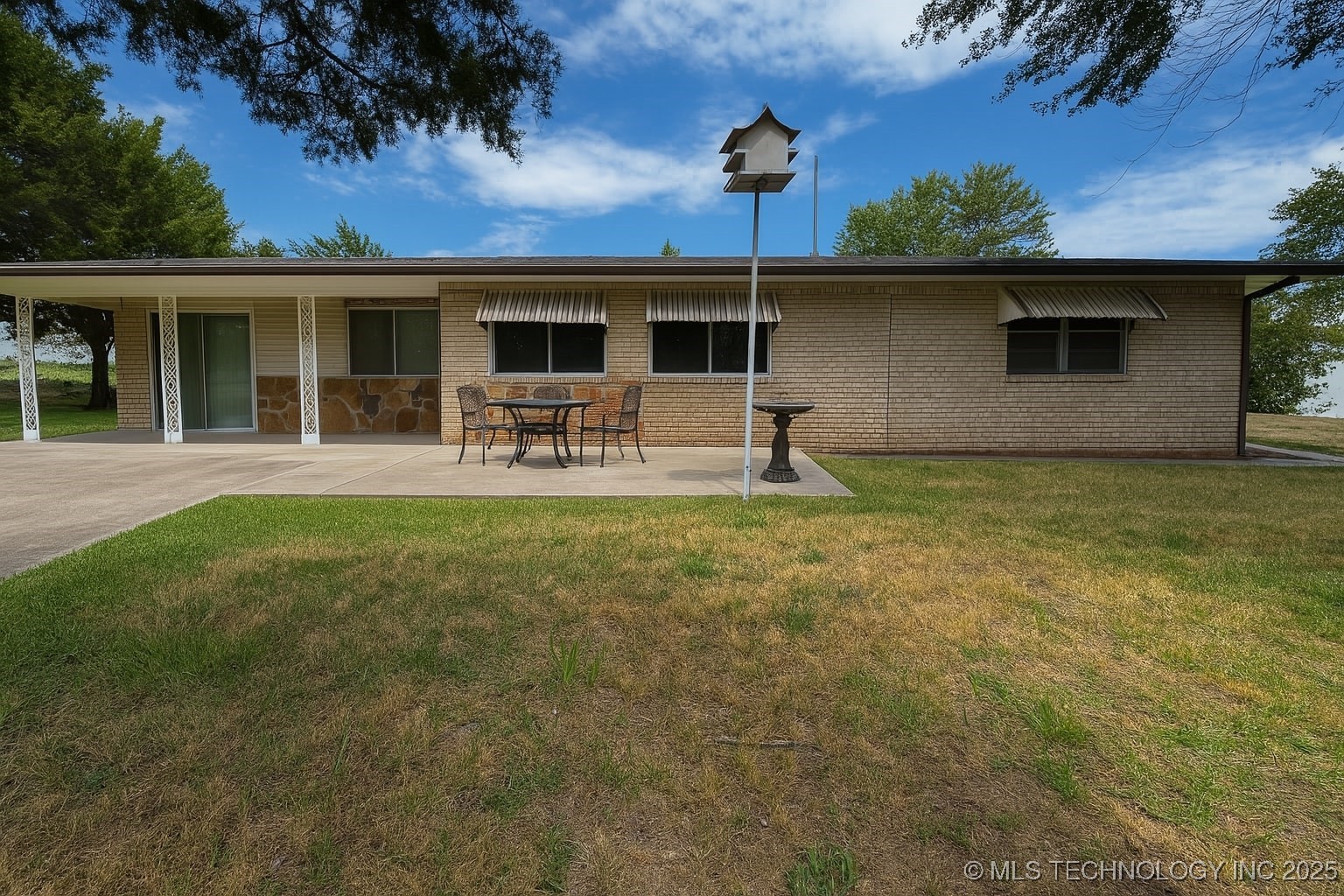 208 S Lawanda Avenue Property Photo 1