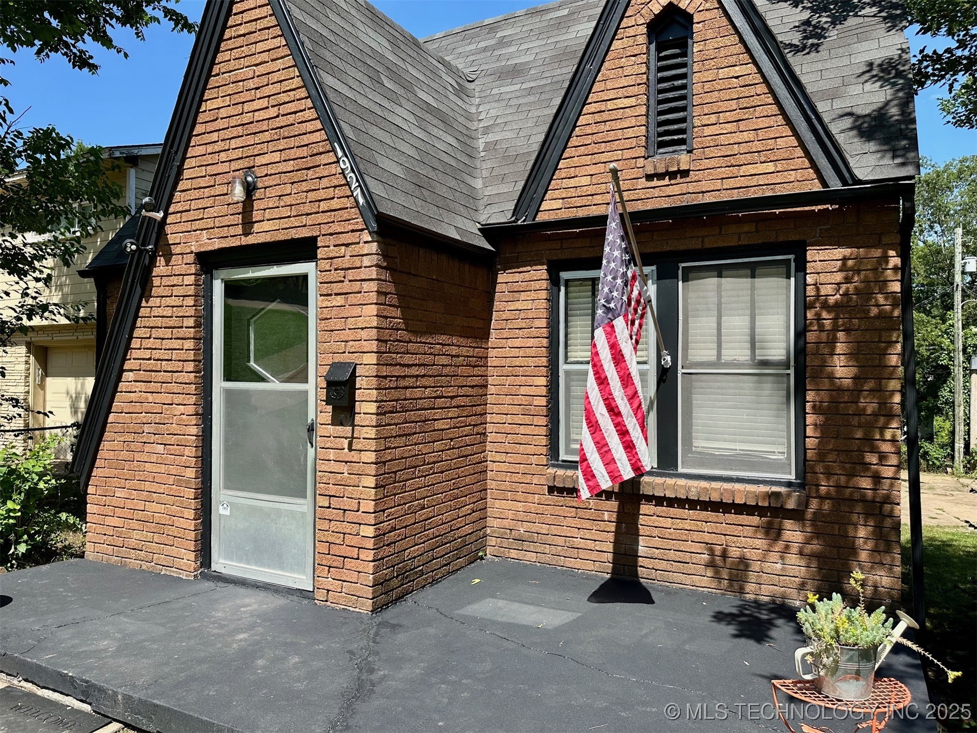 1927 N Cheyenne Avenue Property Photo 1