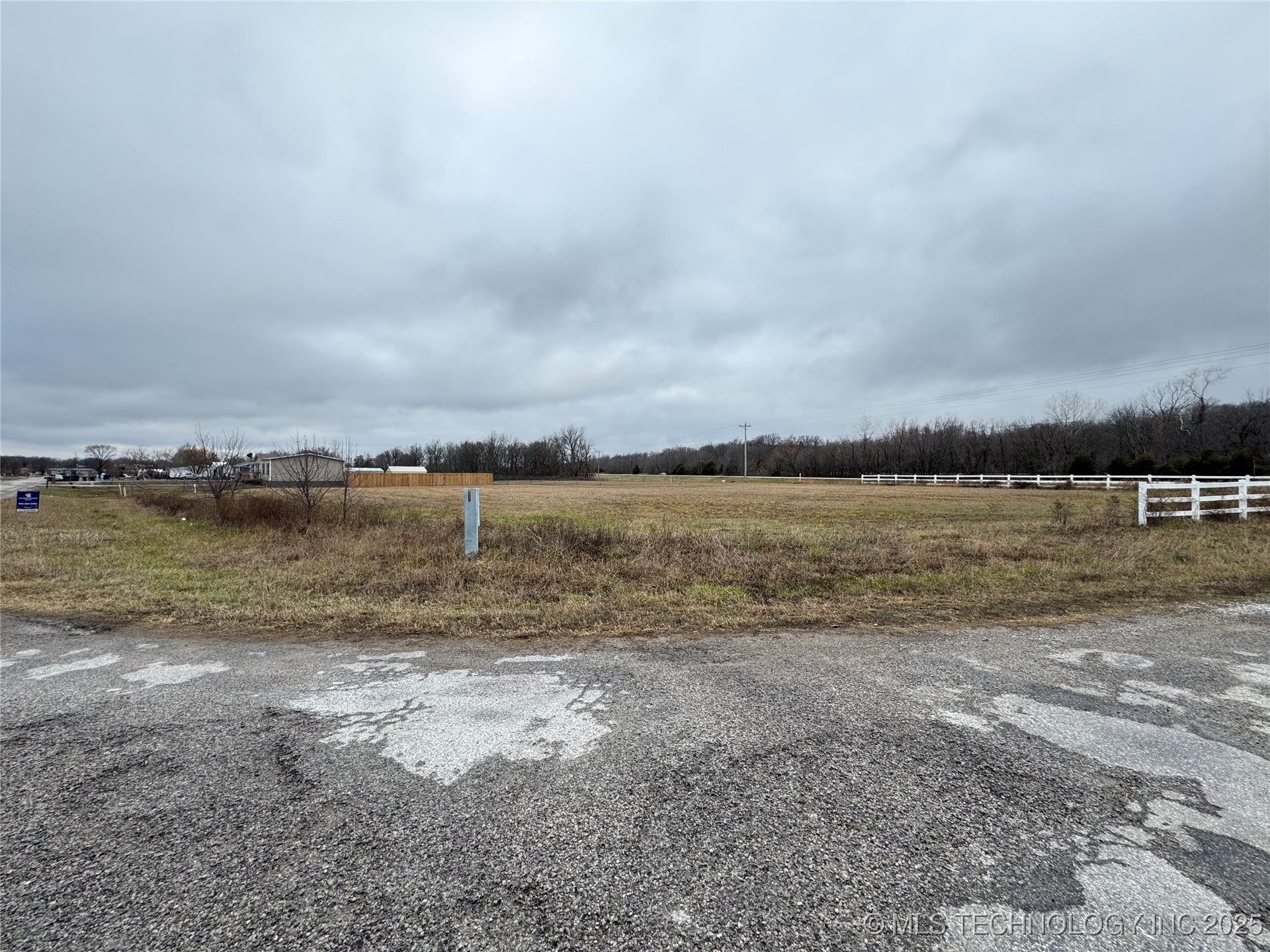 14228 S Blue Stem Road Property Photo 1