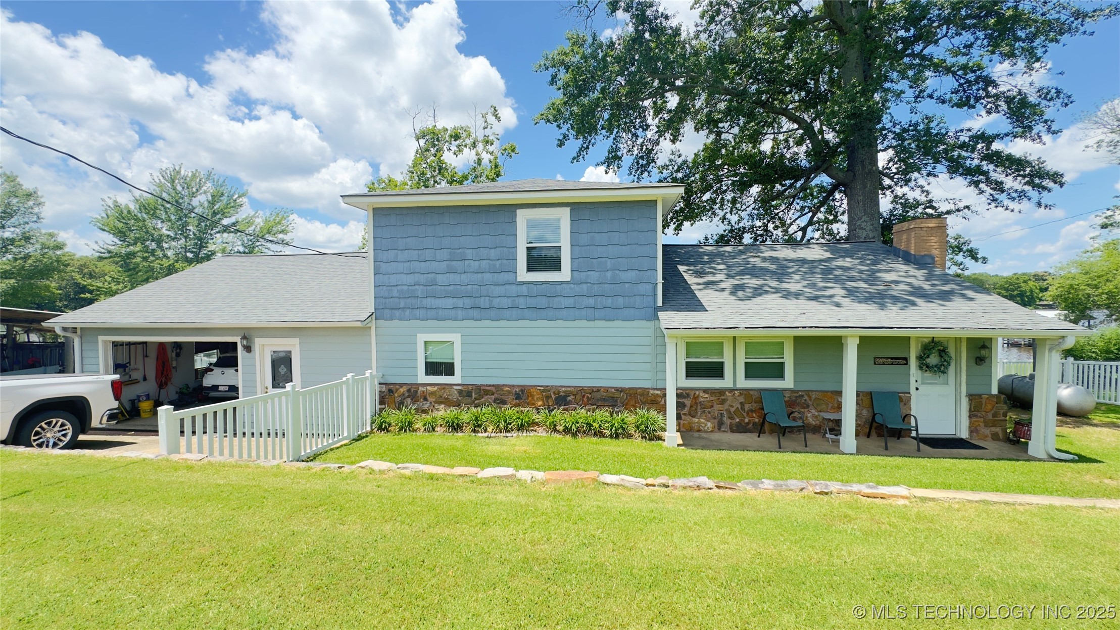 1060 Lakeside Drive Property Photo 1