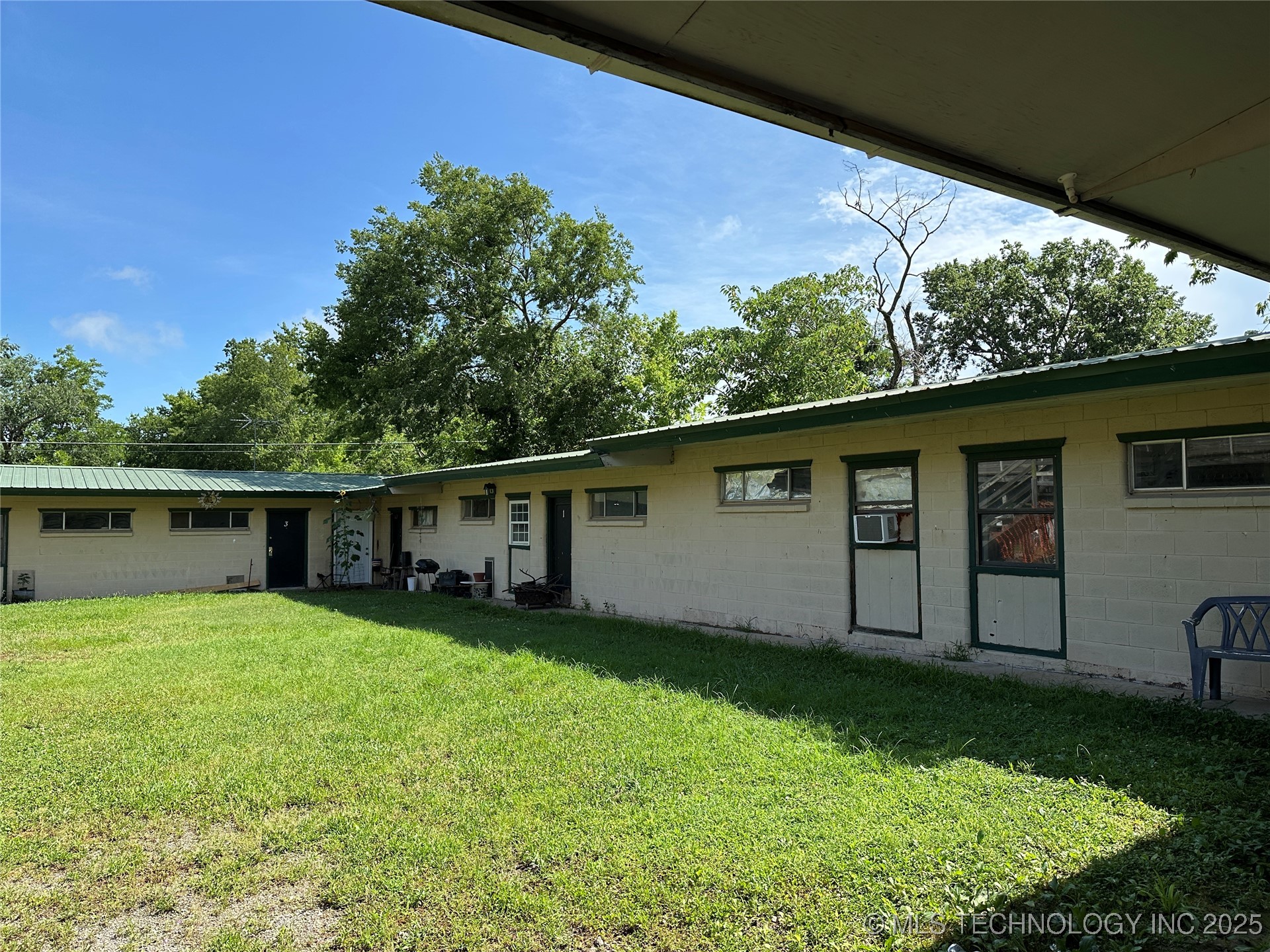 301 E Main Street Property Photo