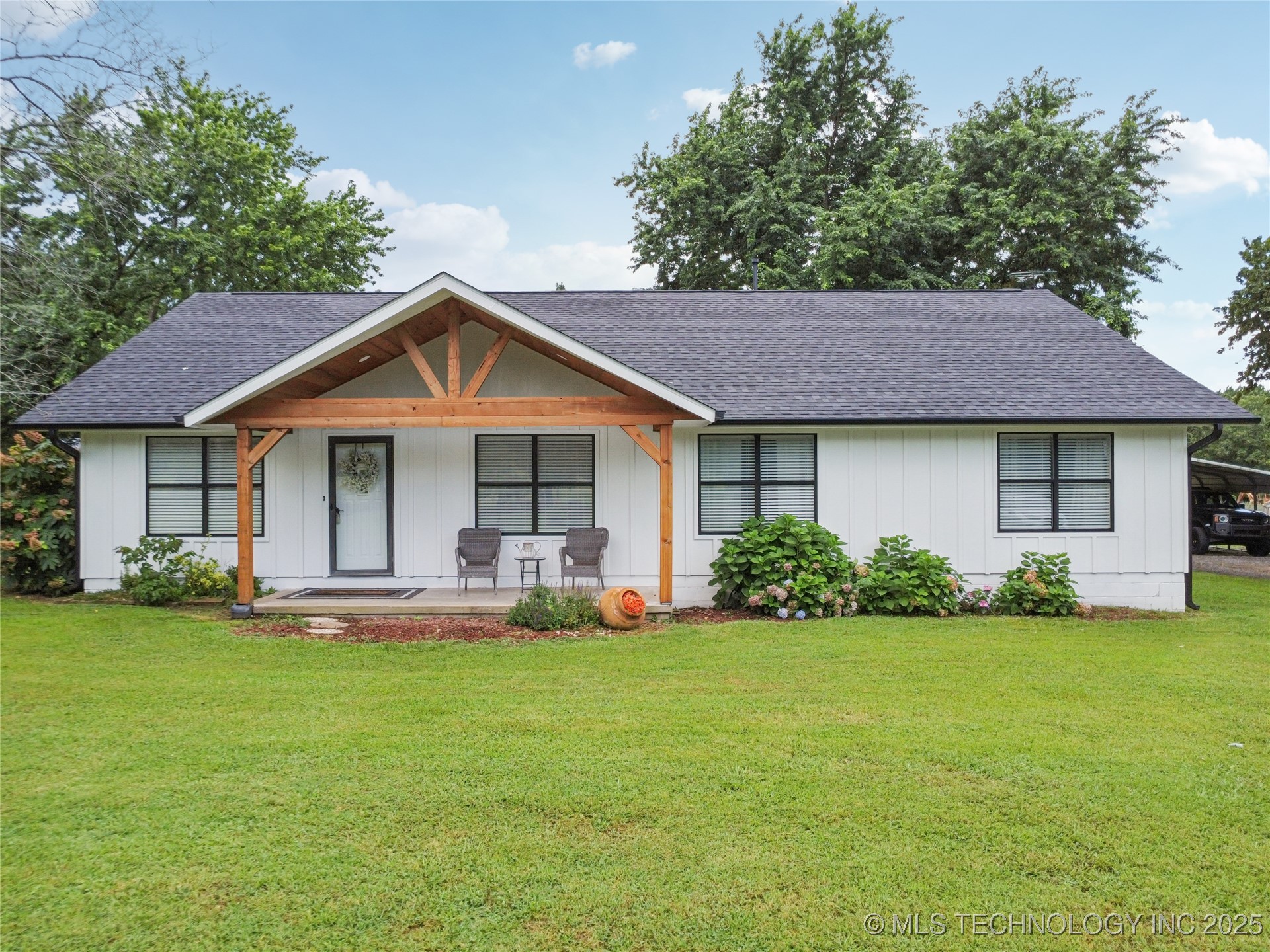 7474 E 495 Road Property Photo 1