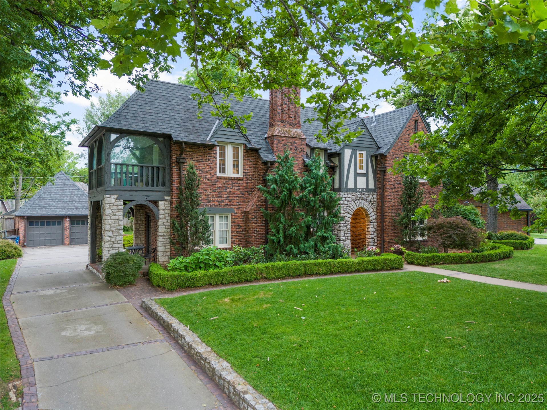 2404 S Woodward Boulevard Property Photo 2