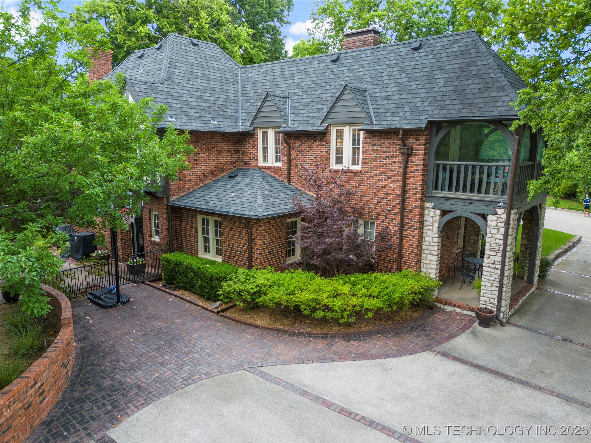 2404 S Woodward Boulevard Property Photo 3