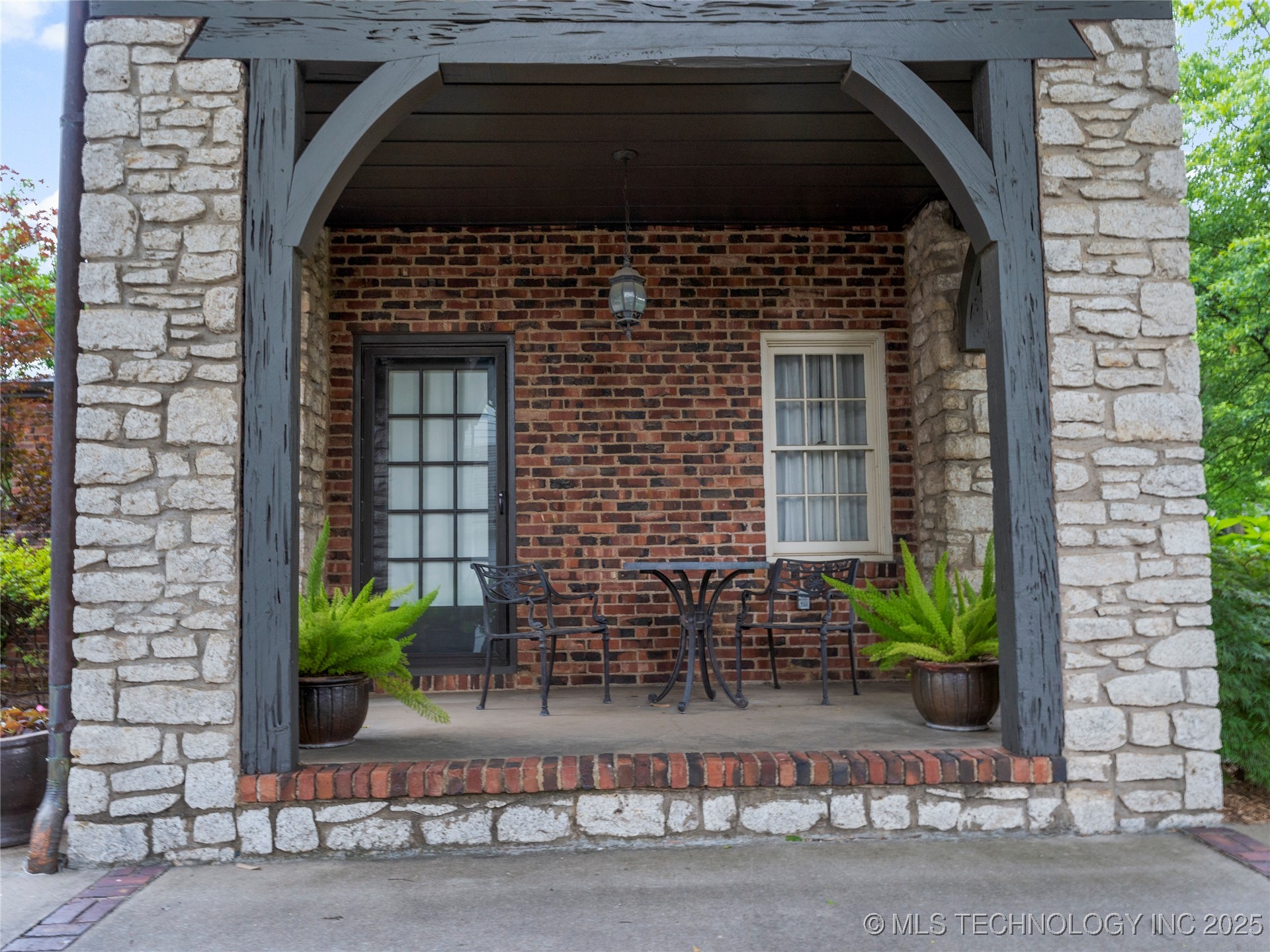 2404 S Woodward Boulevard Property Photo 4