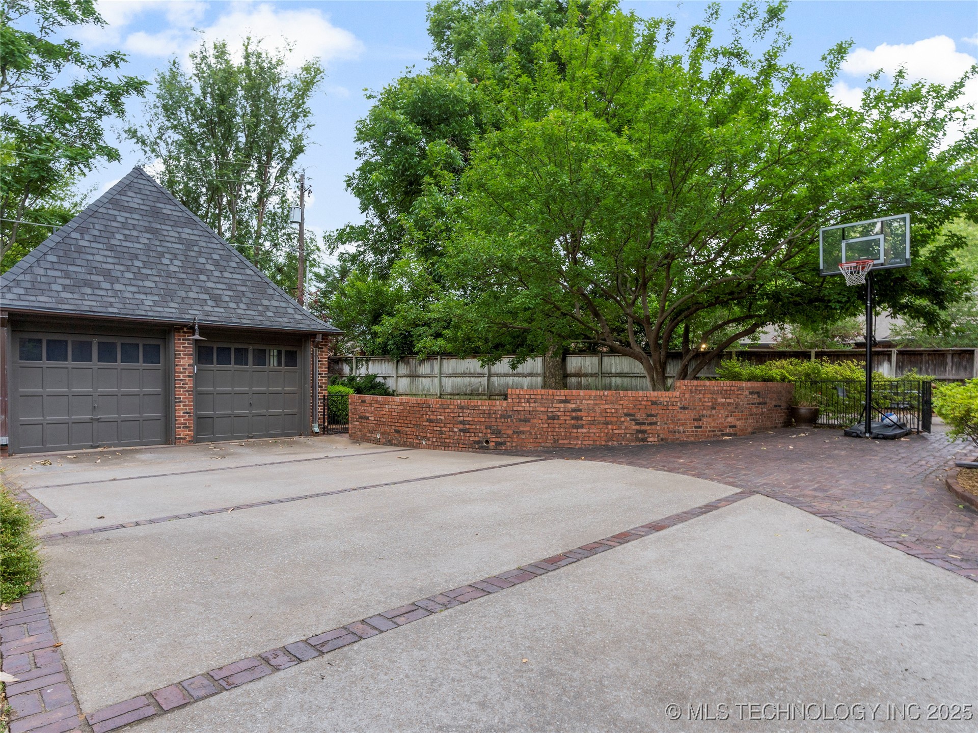 2404 S Woodward Boulevard Property Photo 6