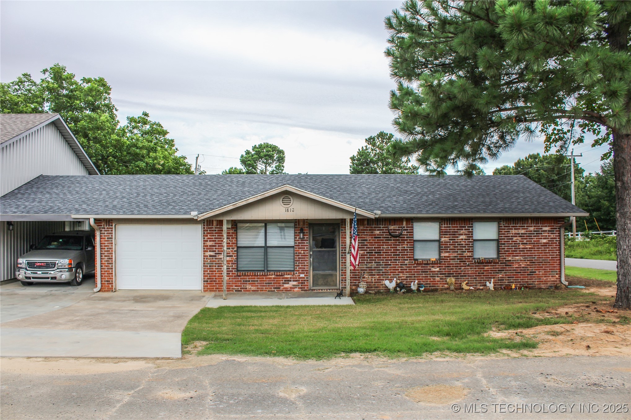 1812 Sunset Drive Property Photo 1