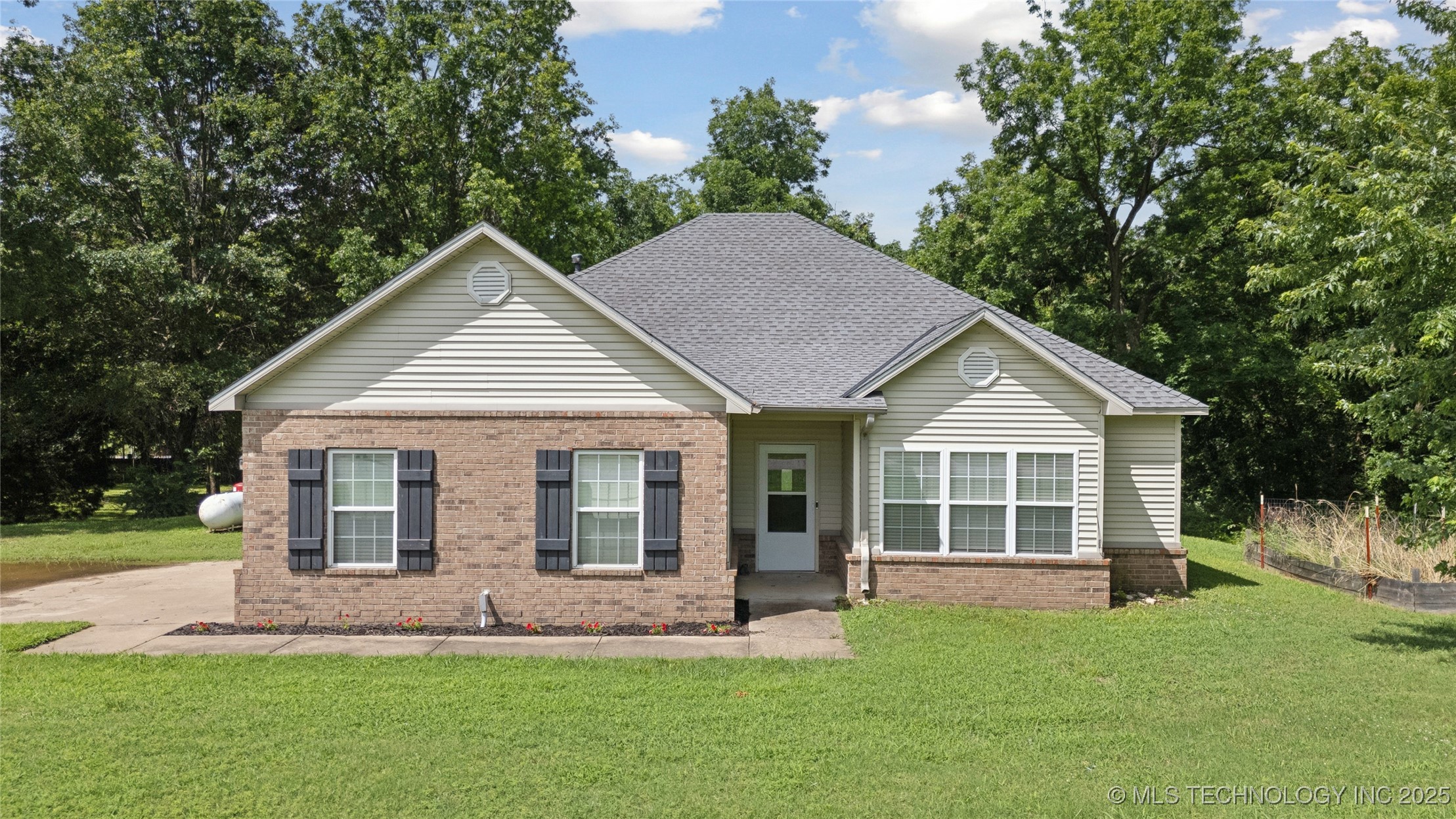 21700 S Calen Drive Property Photo 1