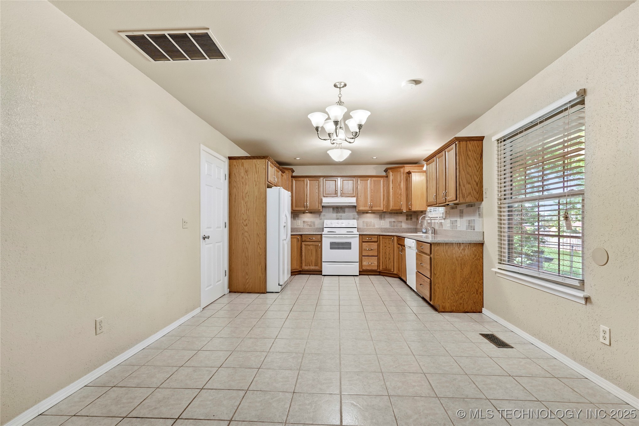 5716 S Birch Avenue Property Photo 9