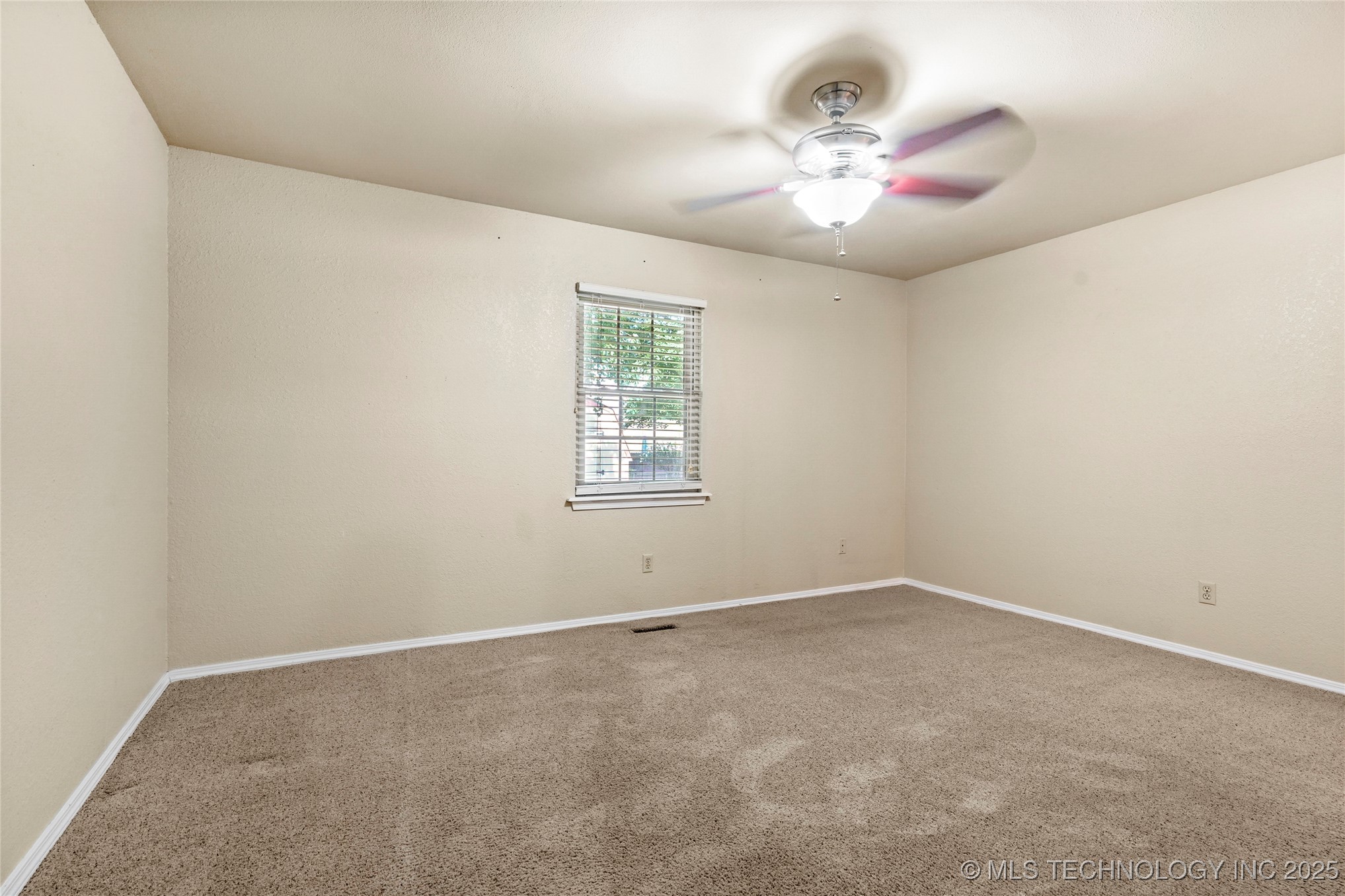 5716 S Birch Avenue Property Photo 13