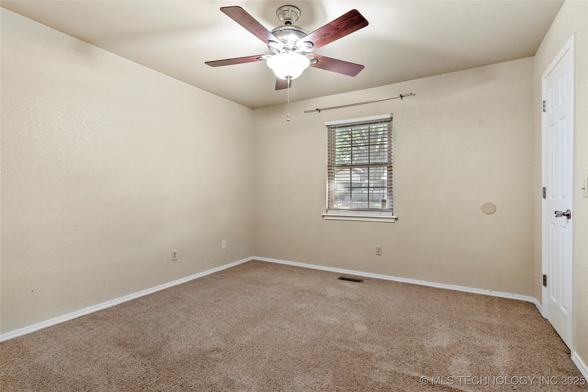 5716 S Birch Avenue Property Photo 21