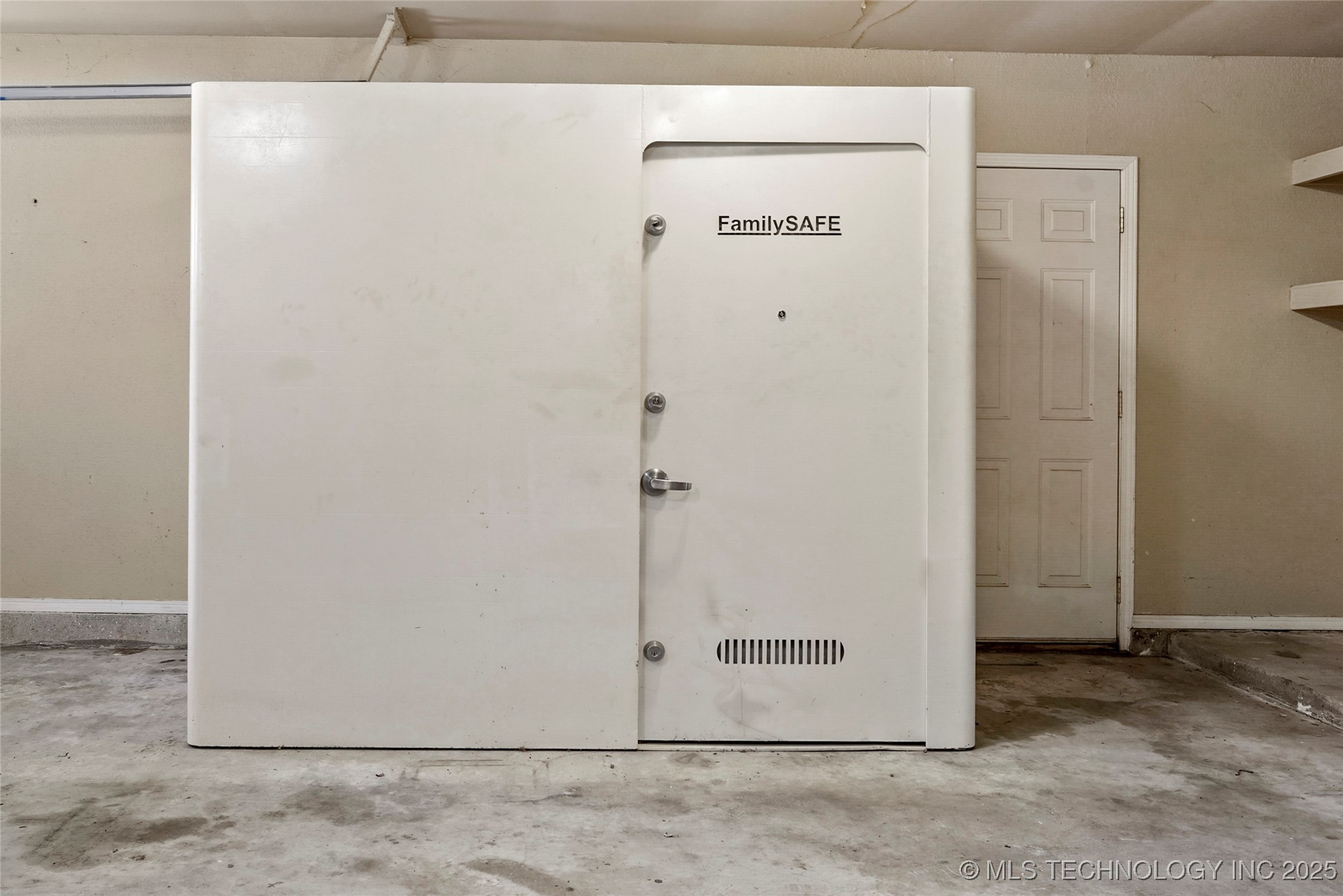 5716 S Birch Avenue Property Photo 23