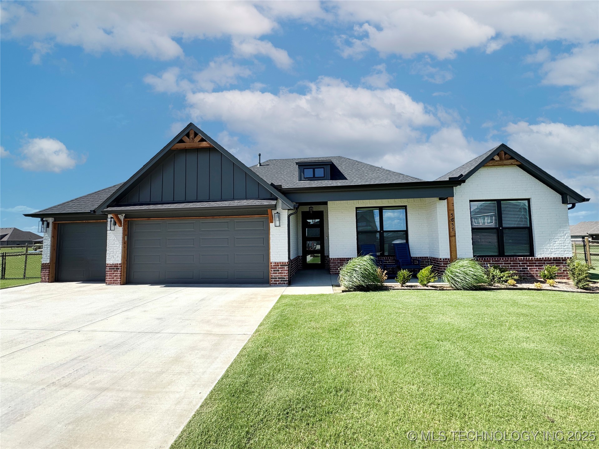 5657 E 141st Place N Property Photo 1