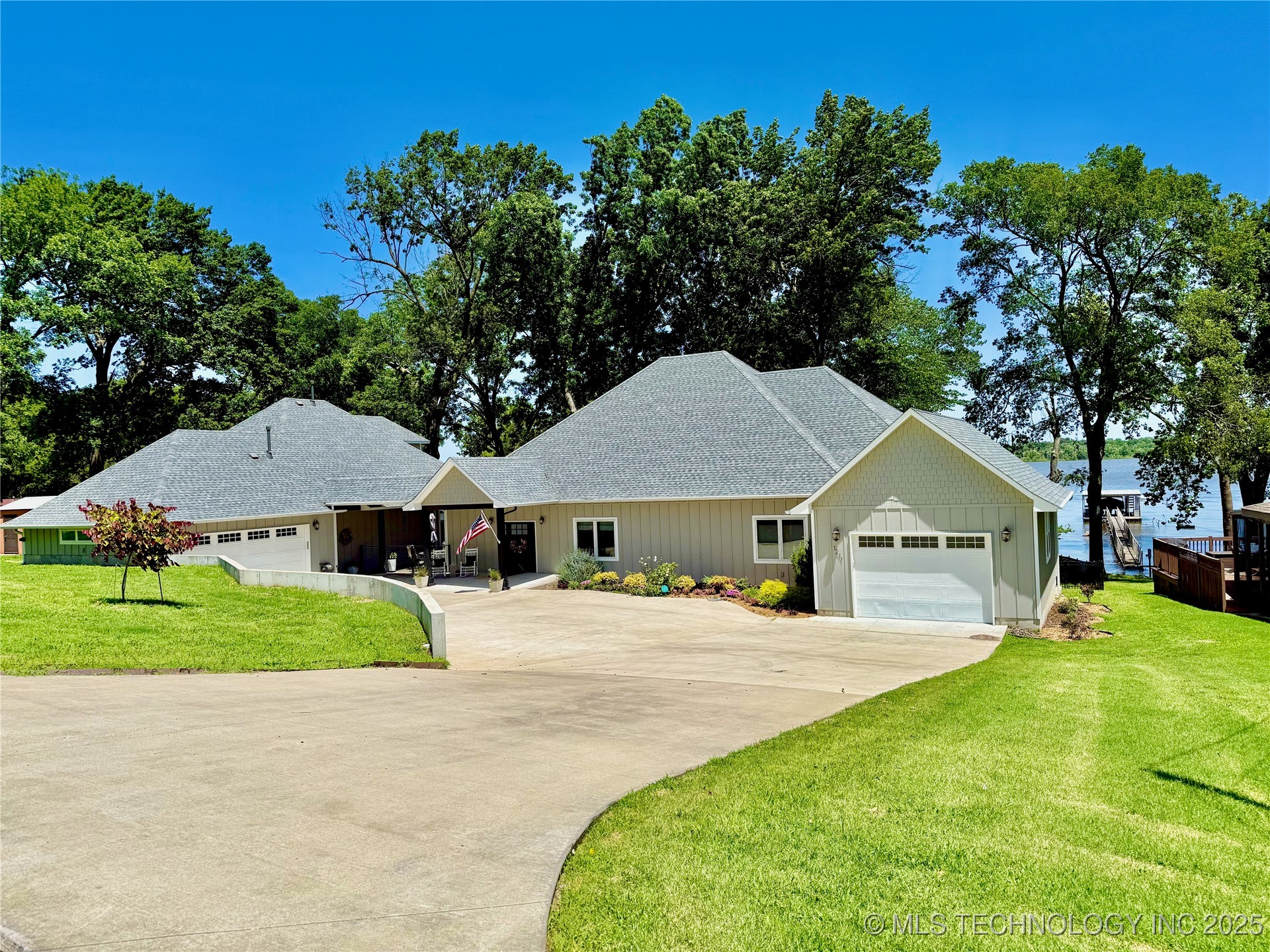 1211 Red Bud Drive Property Photo 1