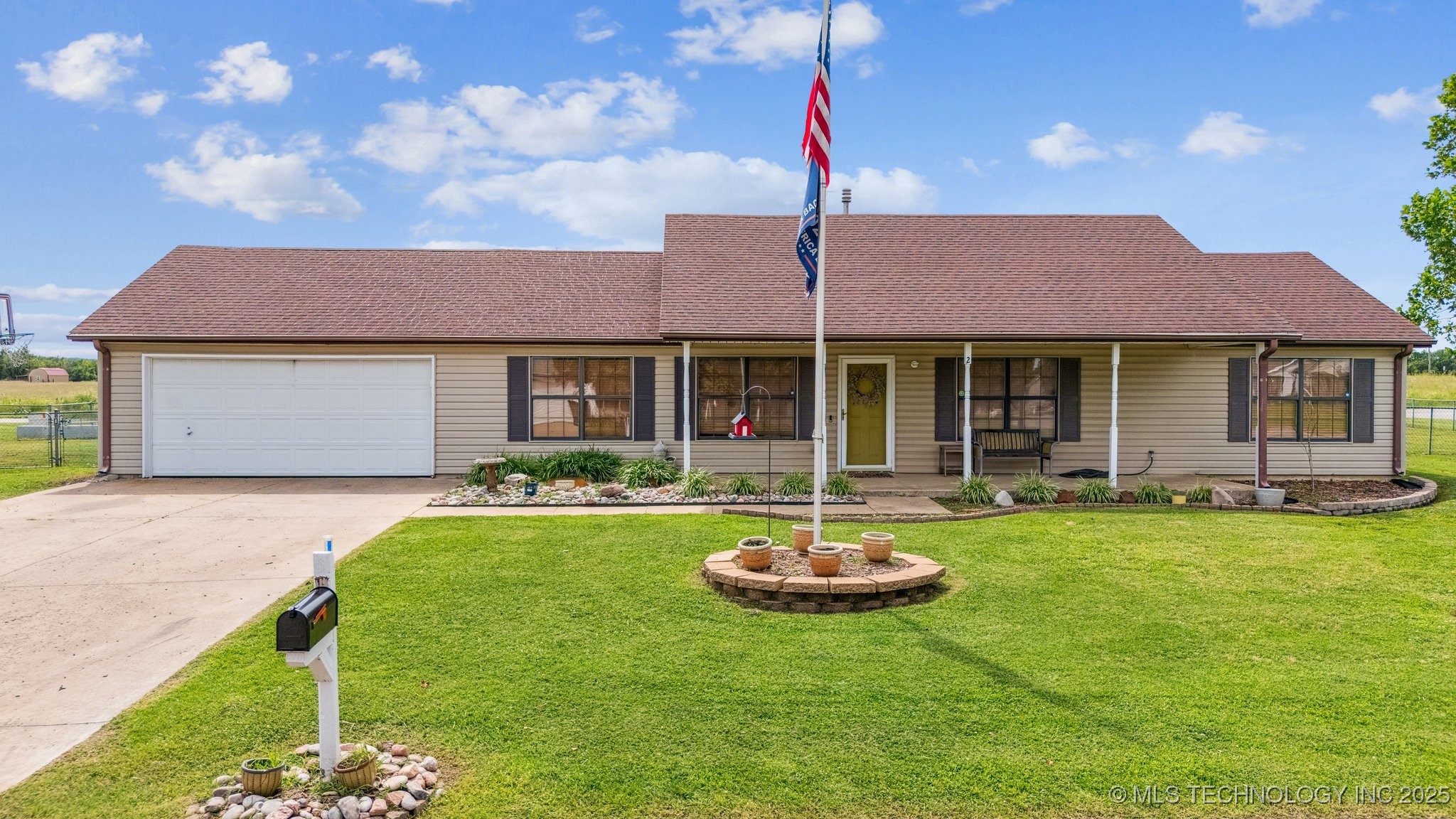 2 Ketchum Street Property Photo 1