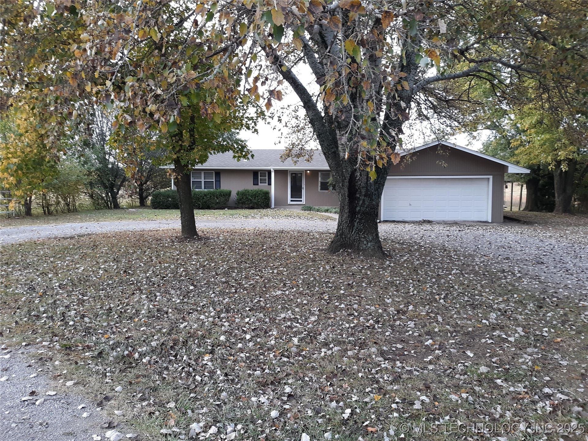 13562 E 450 Road Property Photo 1