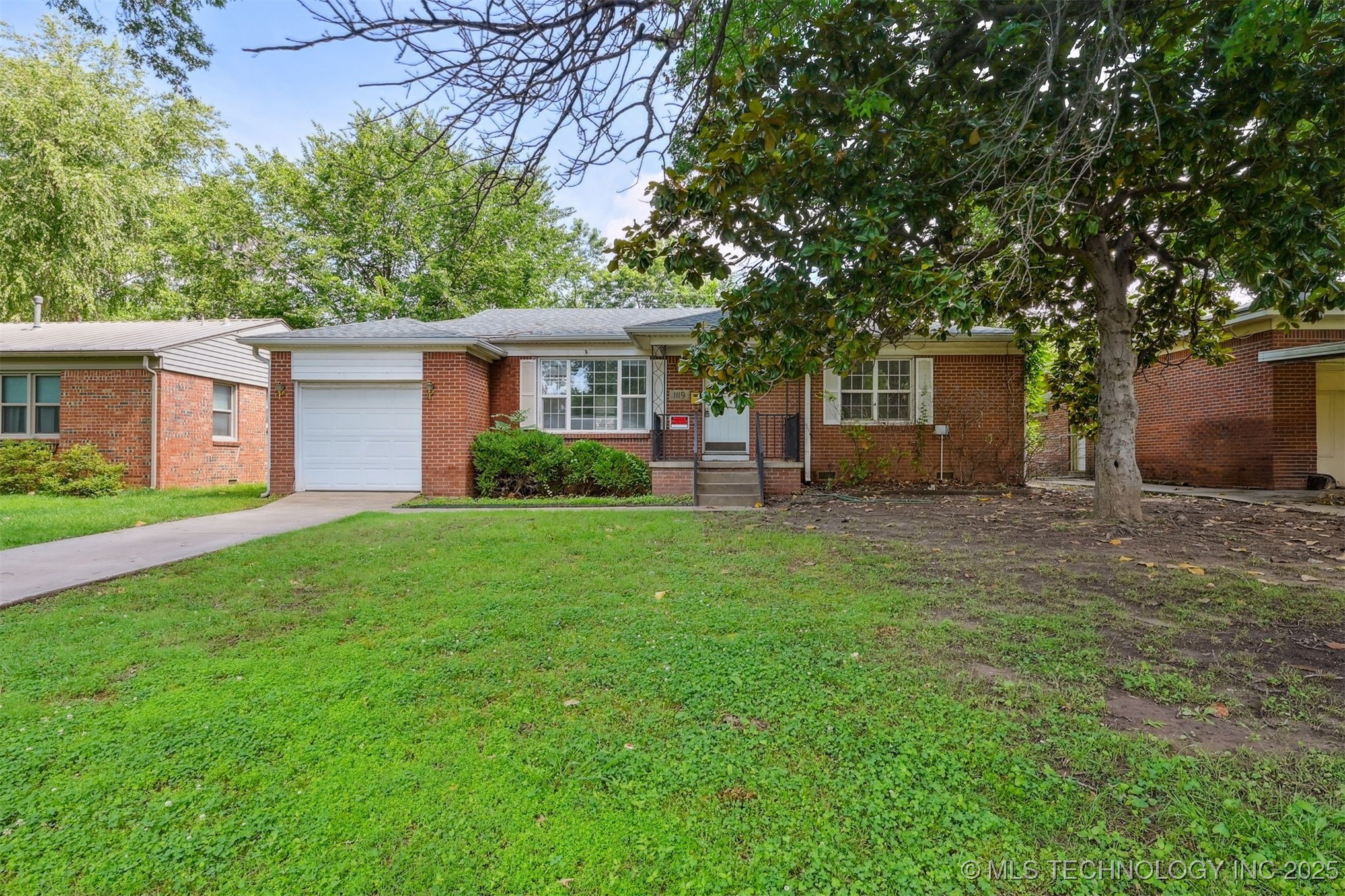 1119 E 53rd Place Property Photo 1