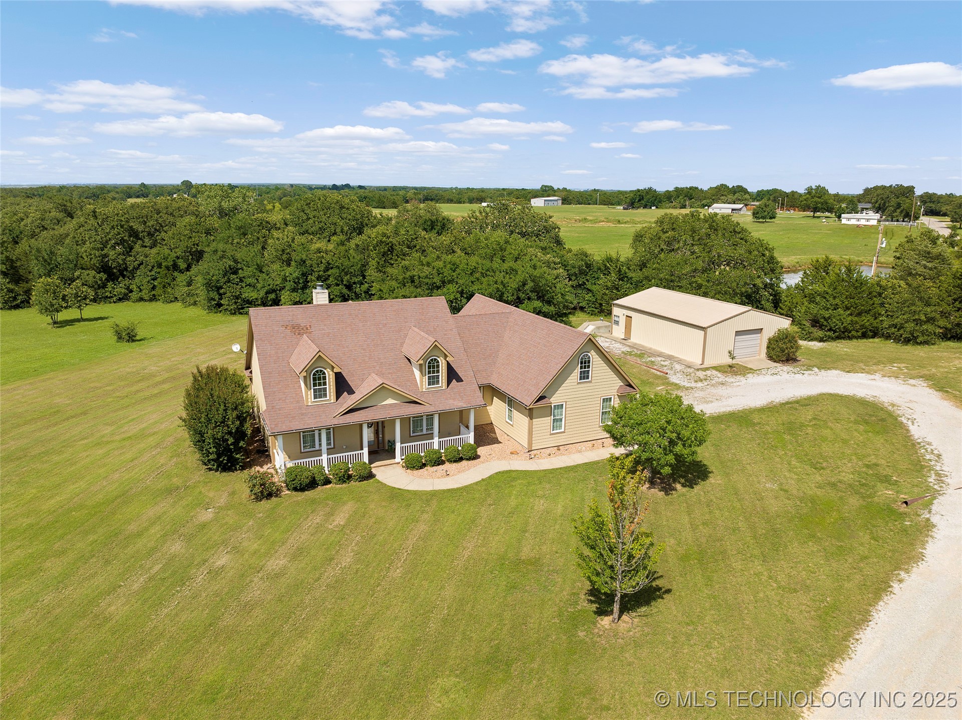 751 Pinewood Trails Property Photo 1