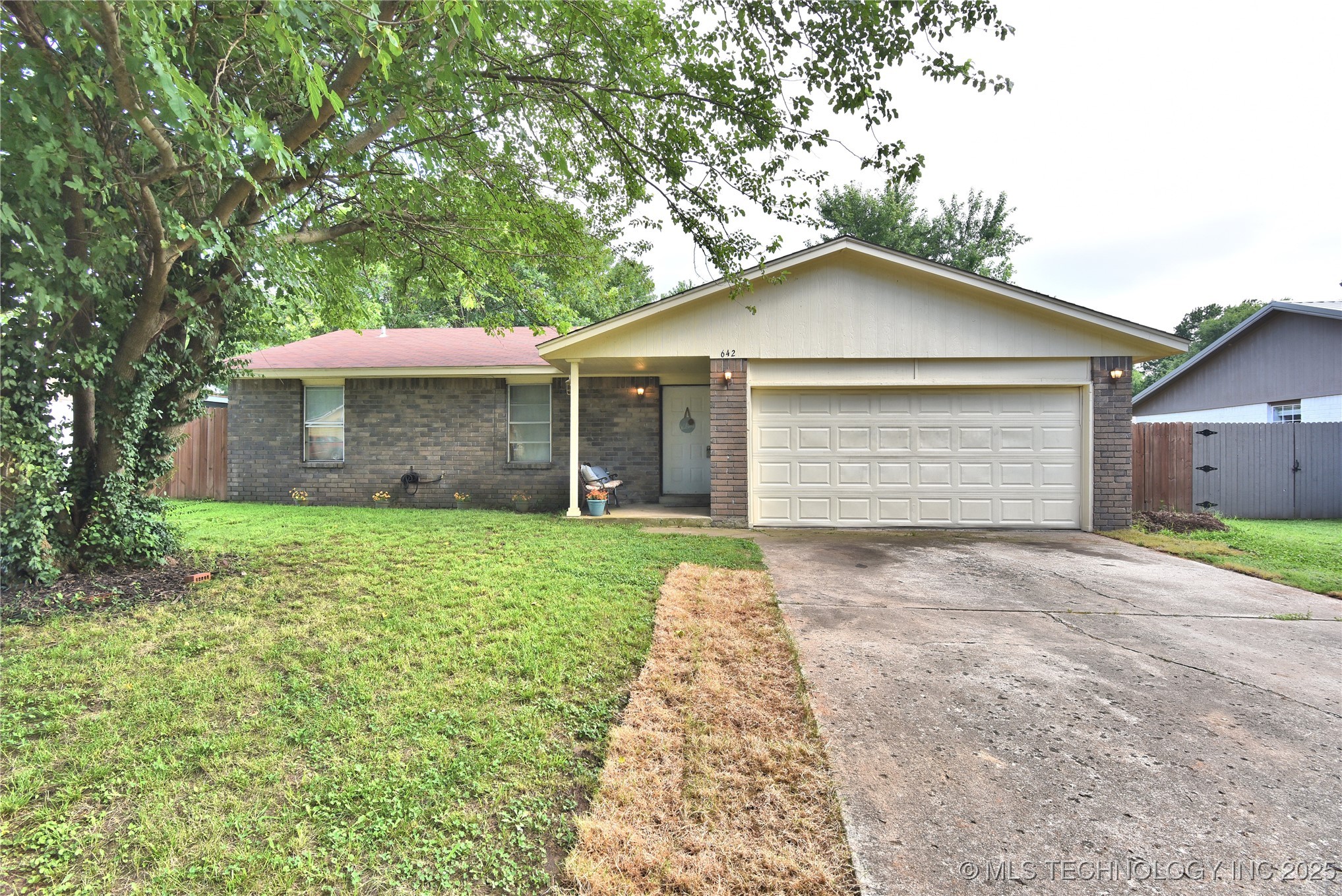 642 E 138th Place Property Photo 1