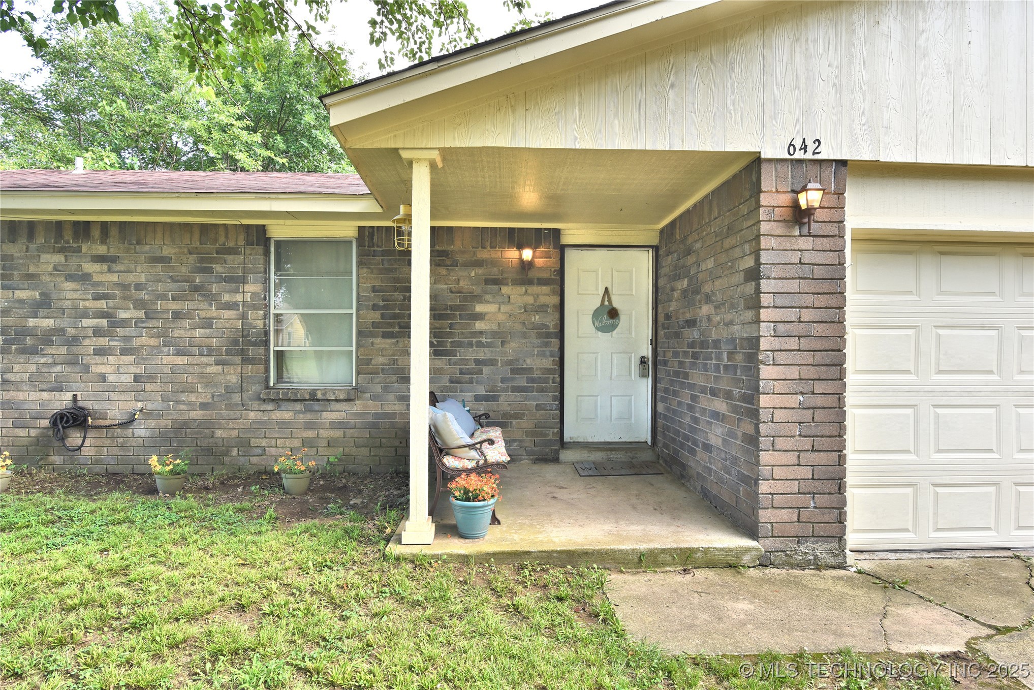 642 E 138th Place Property Photo 2