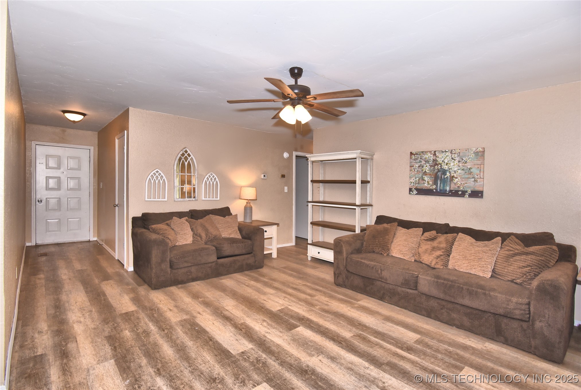 642 E 138th Place Property Photo 4