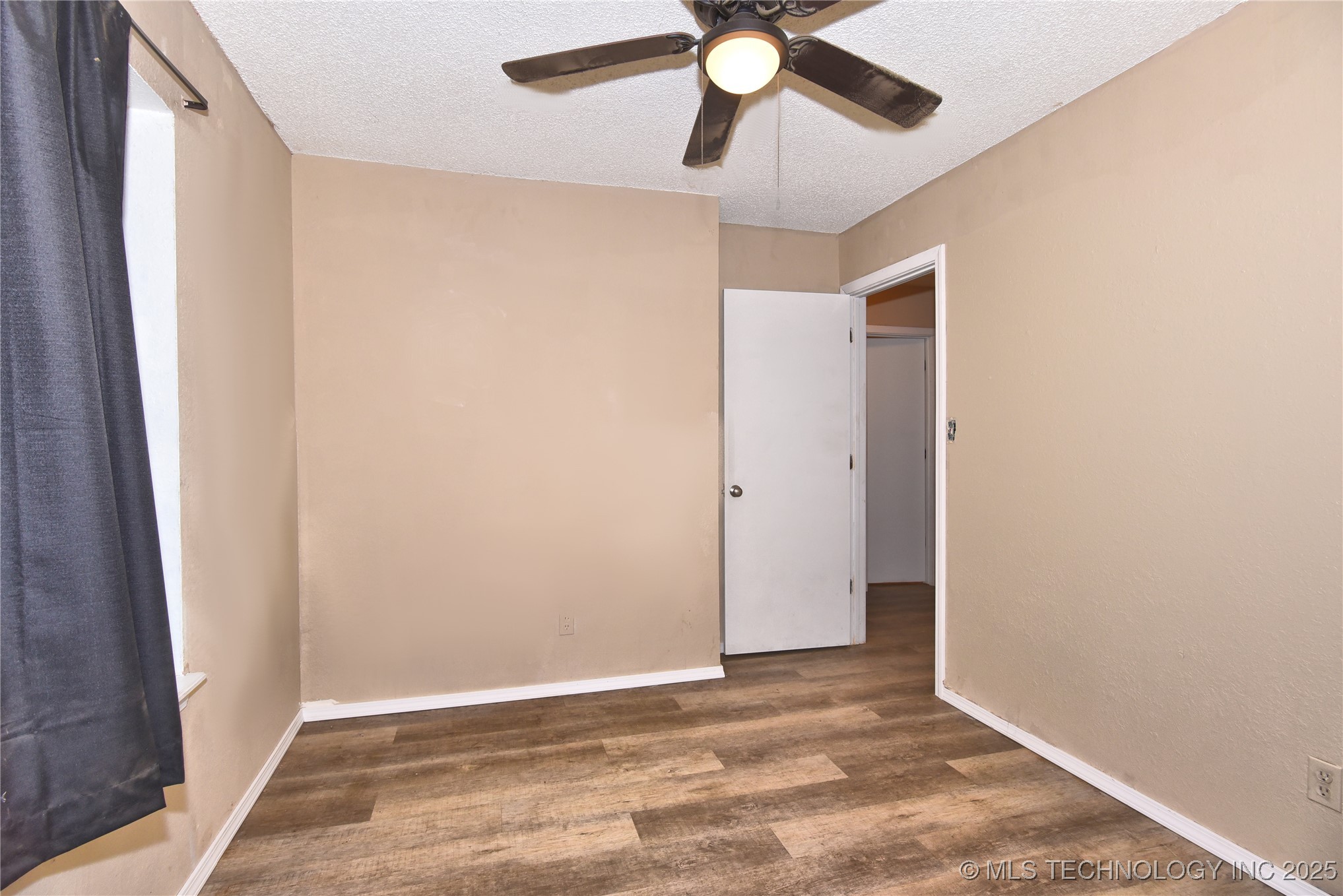 642 E 138th Place Property Photo 10