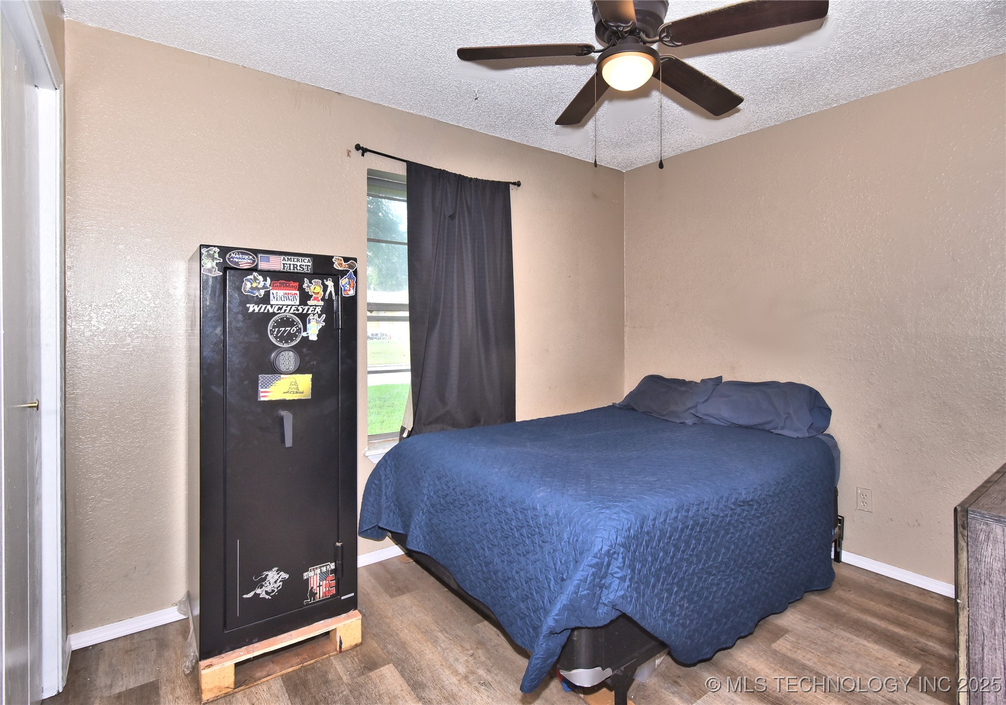 642 E 138th Place Property Photo 11