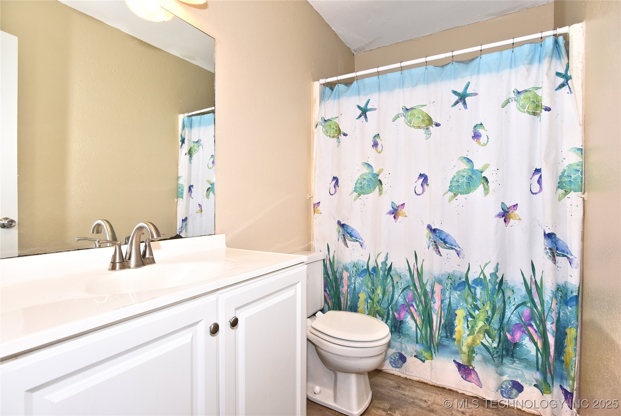 642 E 138th Place Property Photo 13