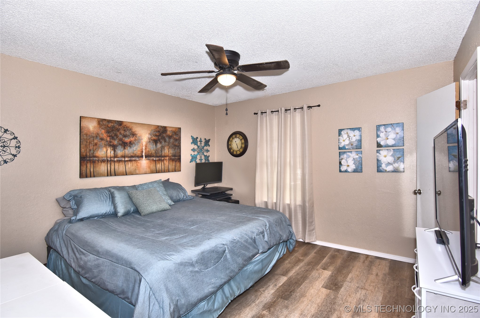 642 E 138th Place Property Photo 14