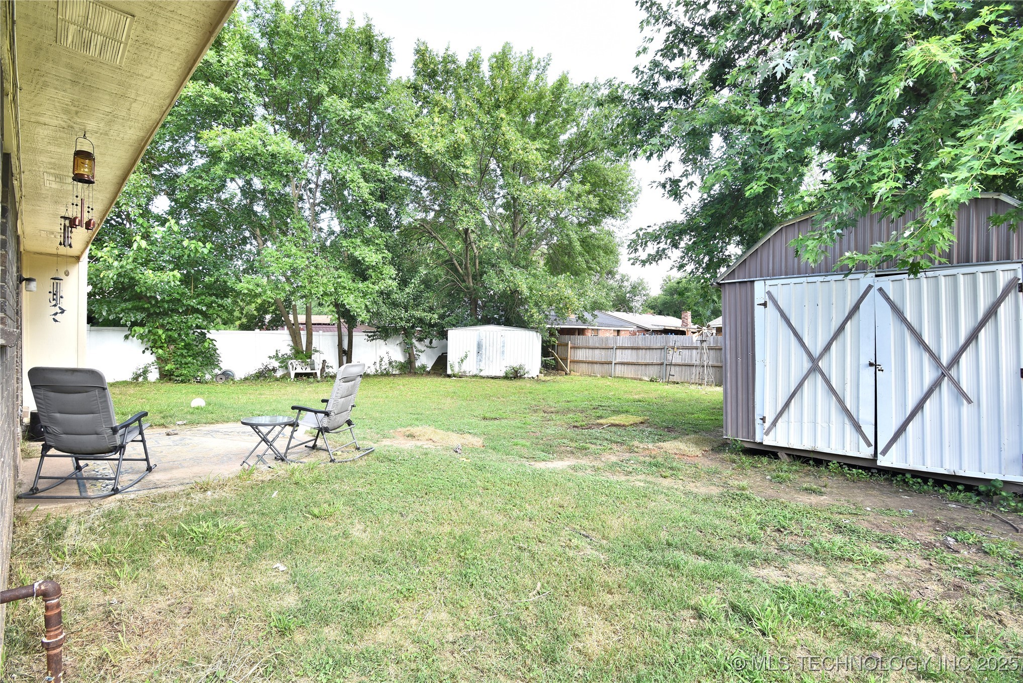 642 E 138th Place Property Photo 18