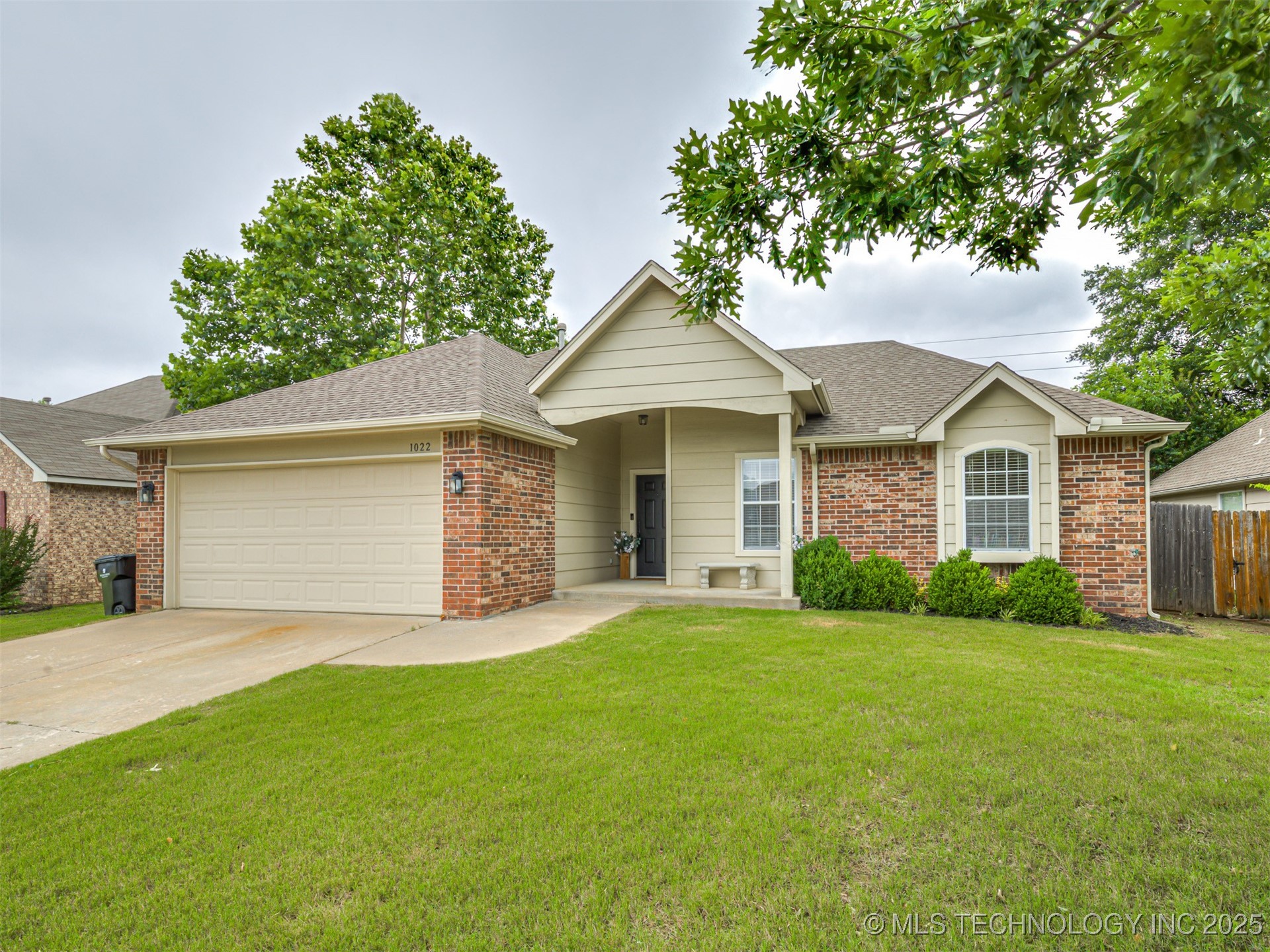 1022 W Pittsburg Place Property Photo 1