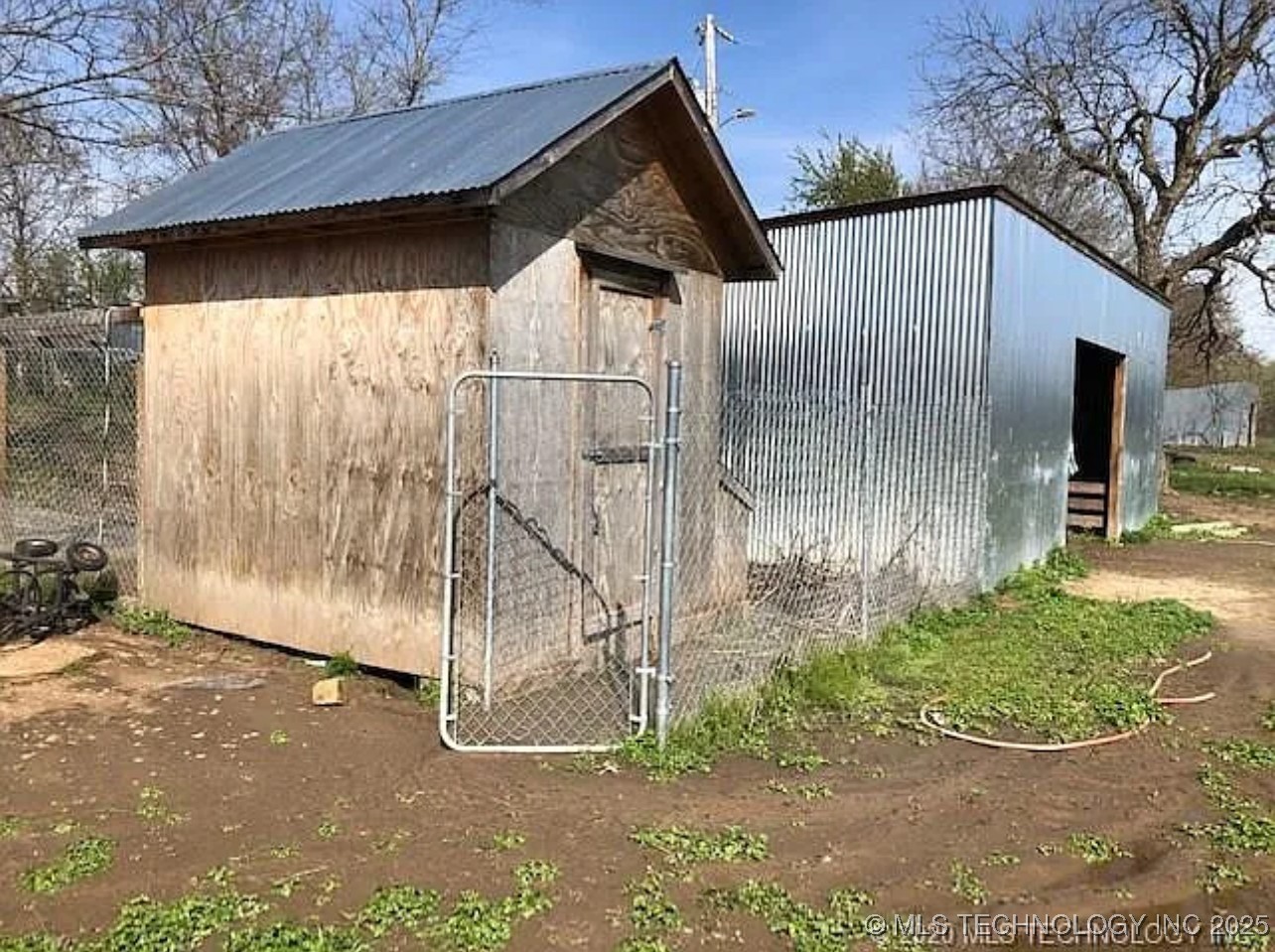 20660 W 30th N Property Photo 5