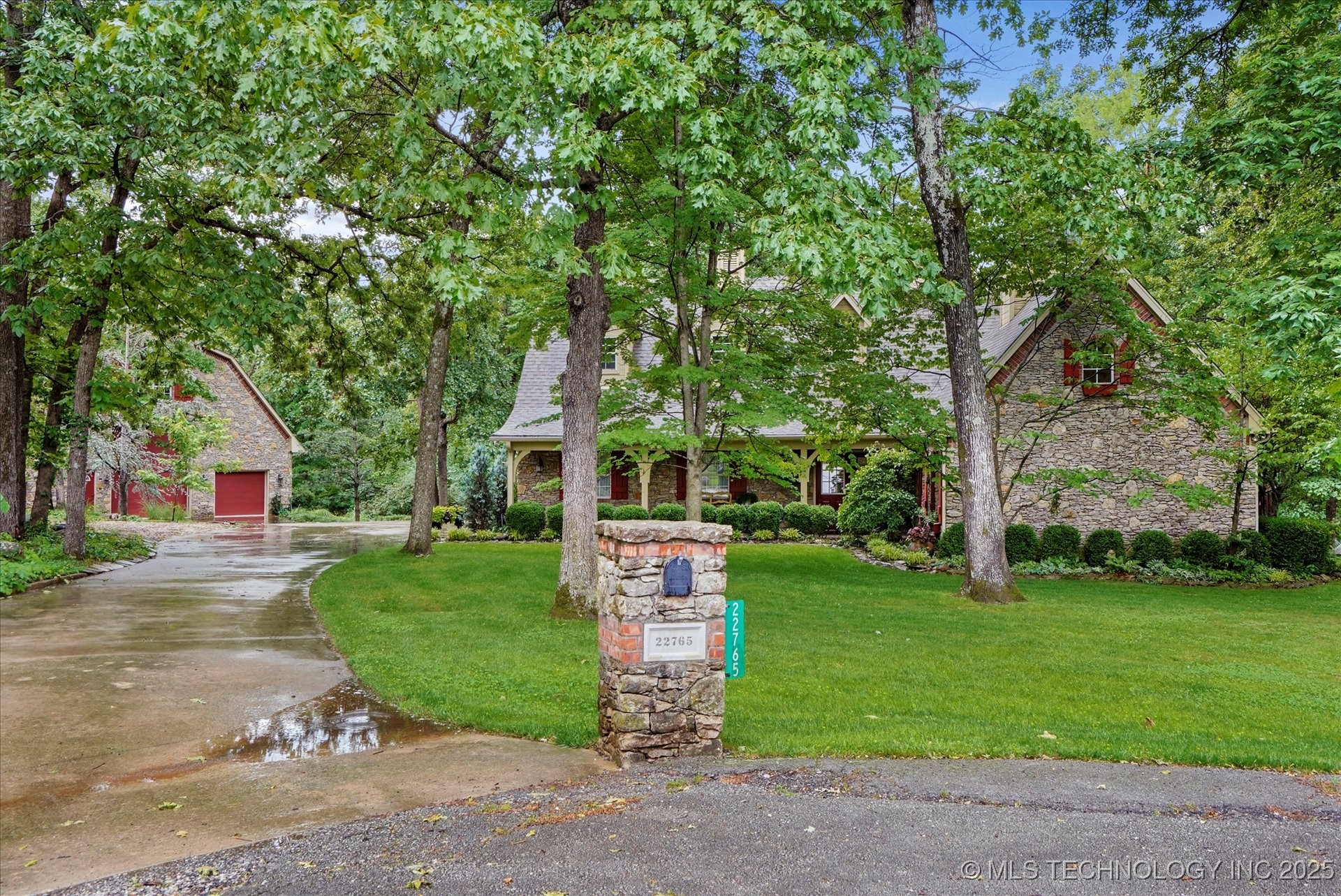 22765 S Red Oak Drive Property Photo 1