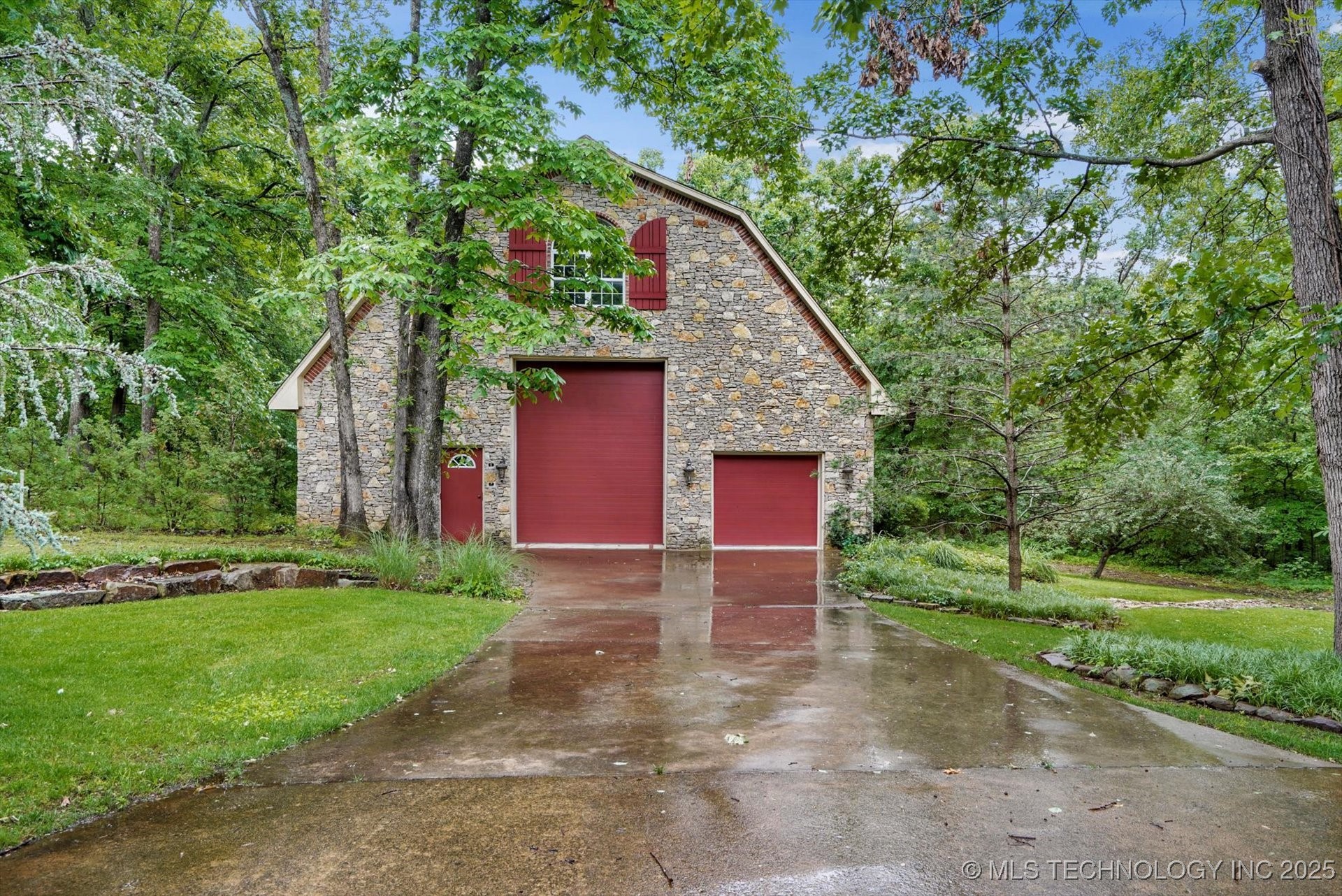 22765 S Red Oak Drive Property Photo 6