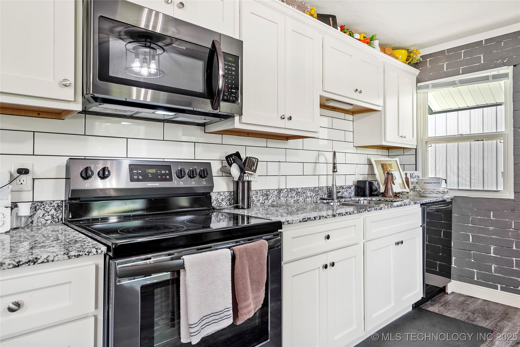 425 River Road Property Photo 6