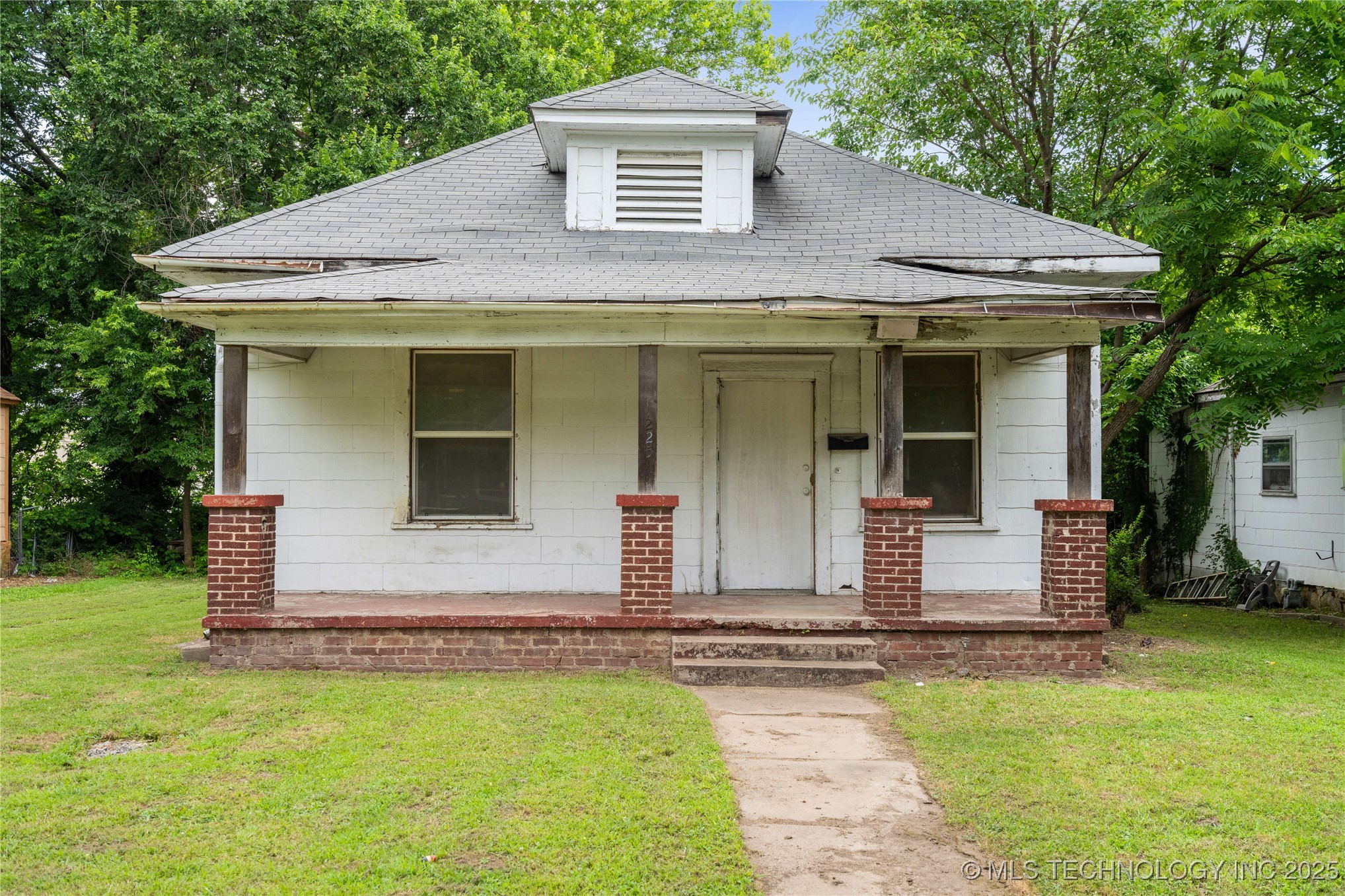 1225 N C Street Property Photo