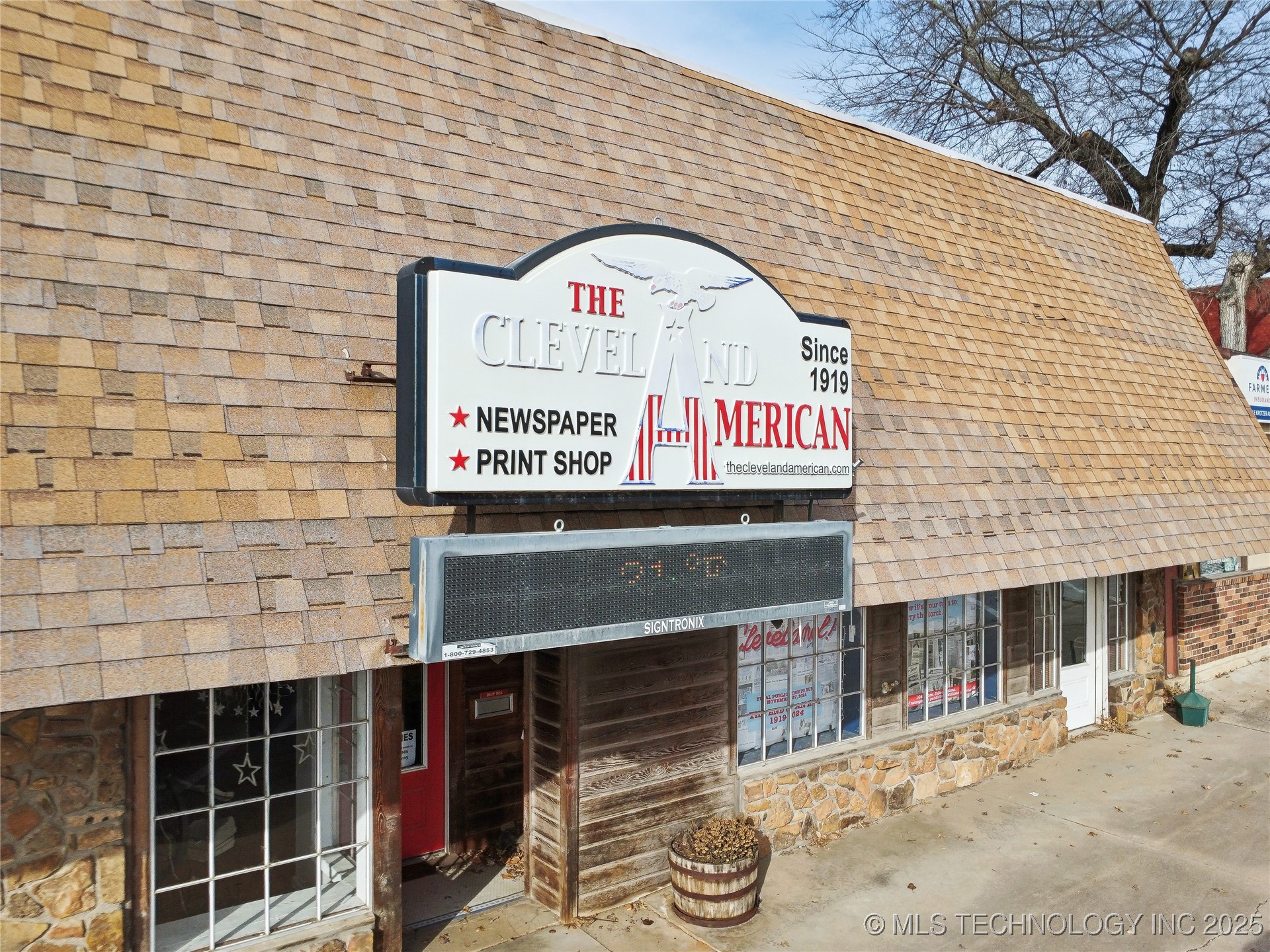 212 S Broadway Street Property Photo 1