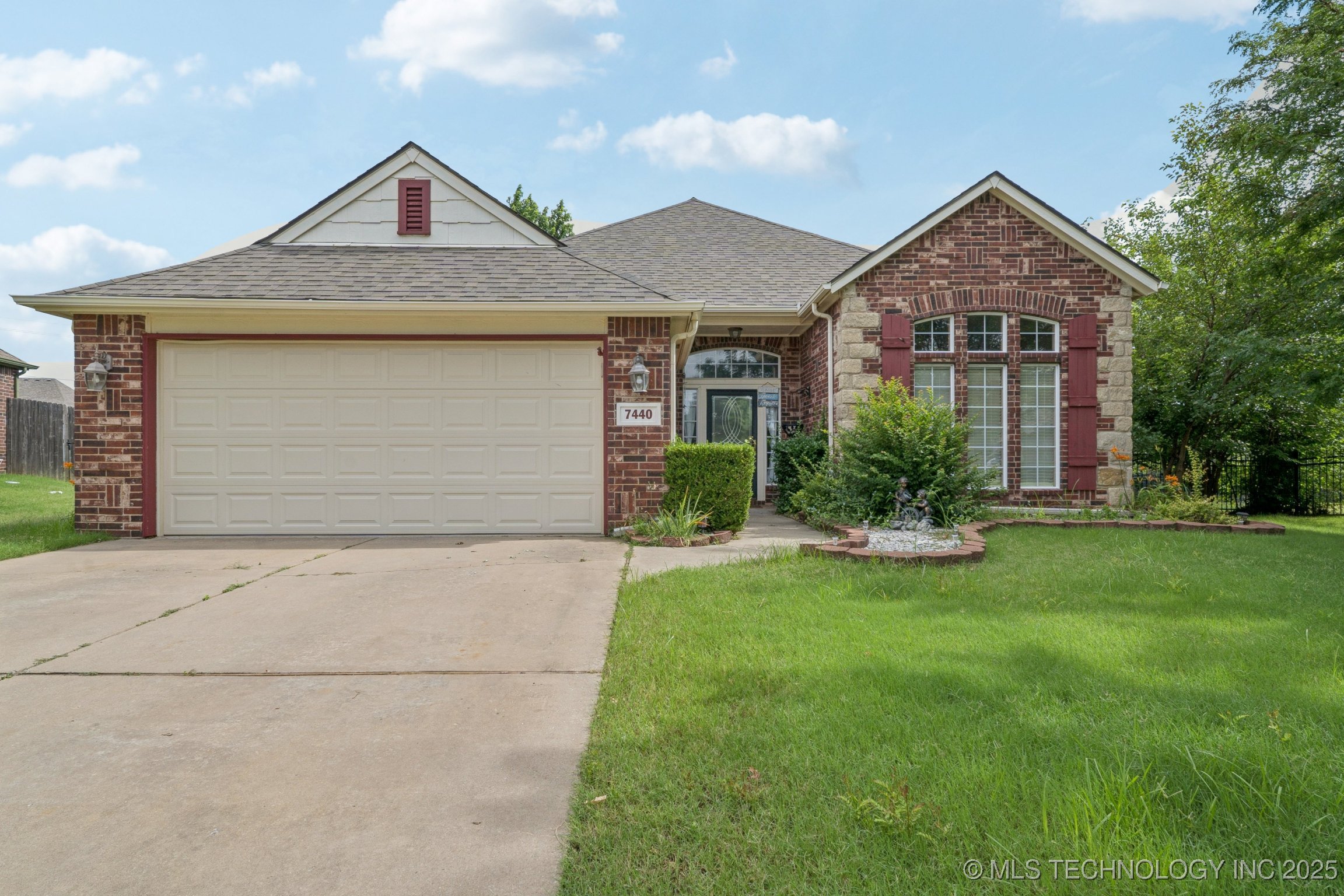 7440 E Indianola Street Property Photo 1