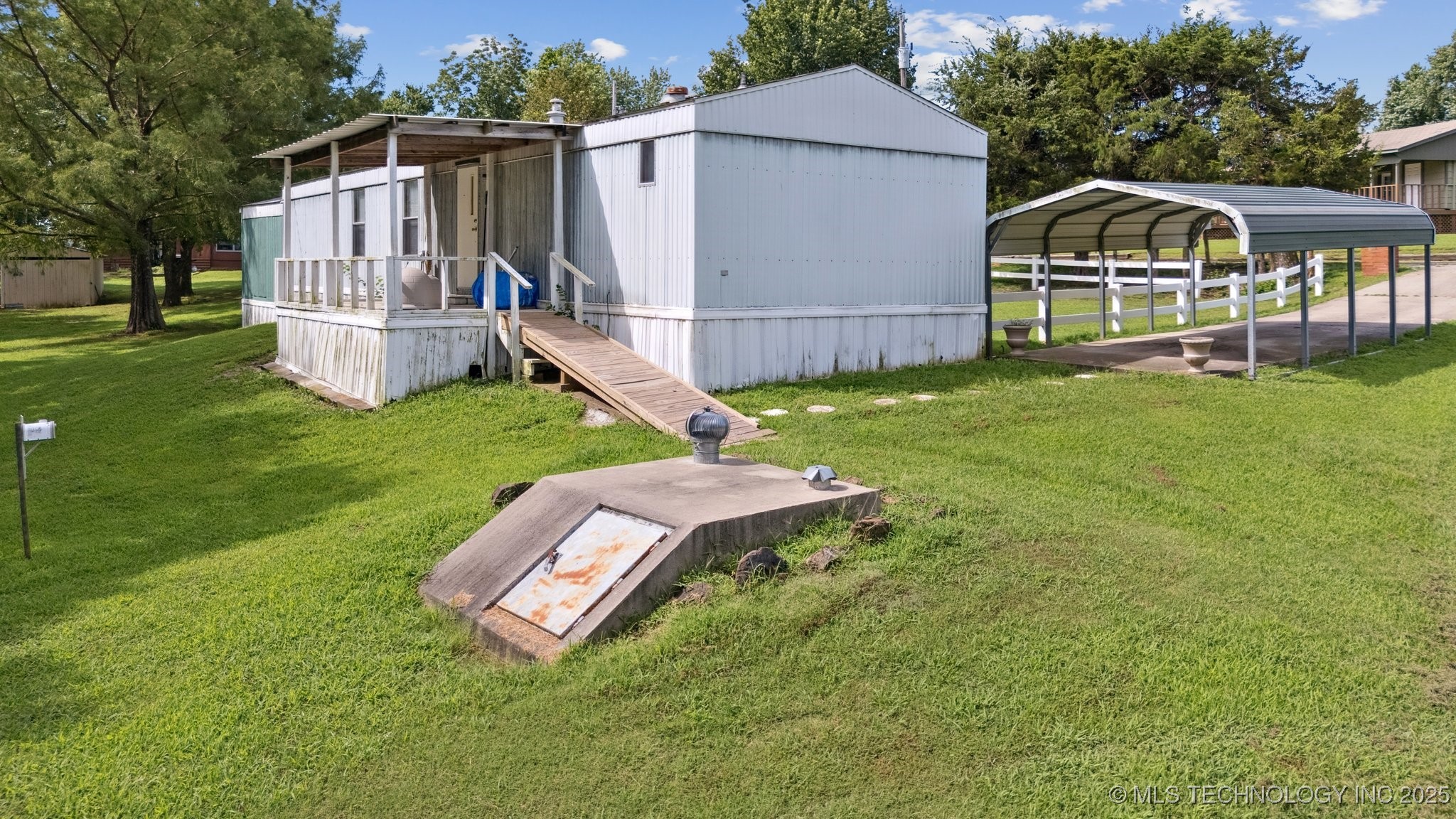 414667 E 1066 Property Photo 1