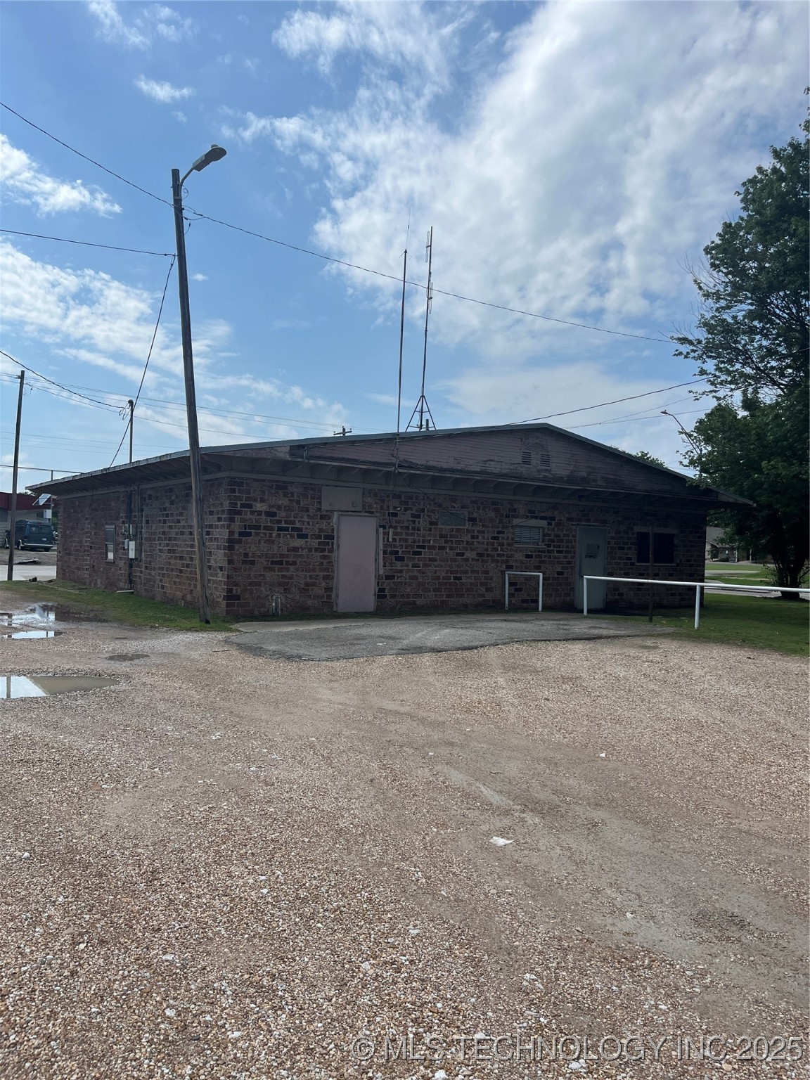 100 S Blackstone Property Photo 3
