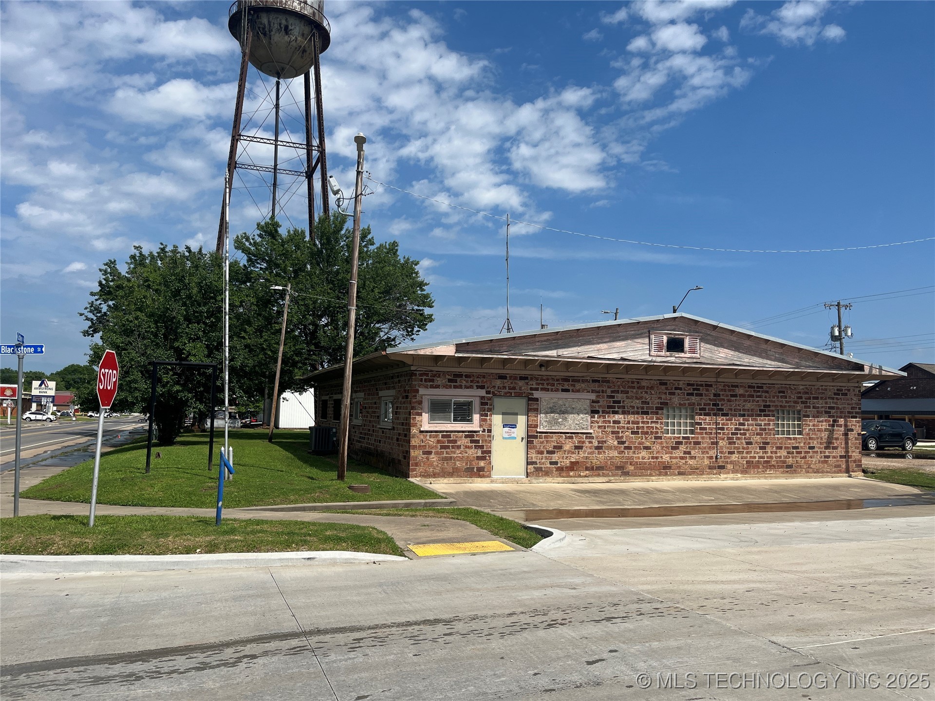 100 S Blackstone Property Photo 4