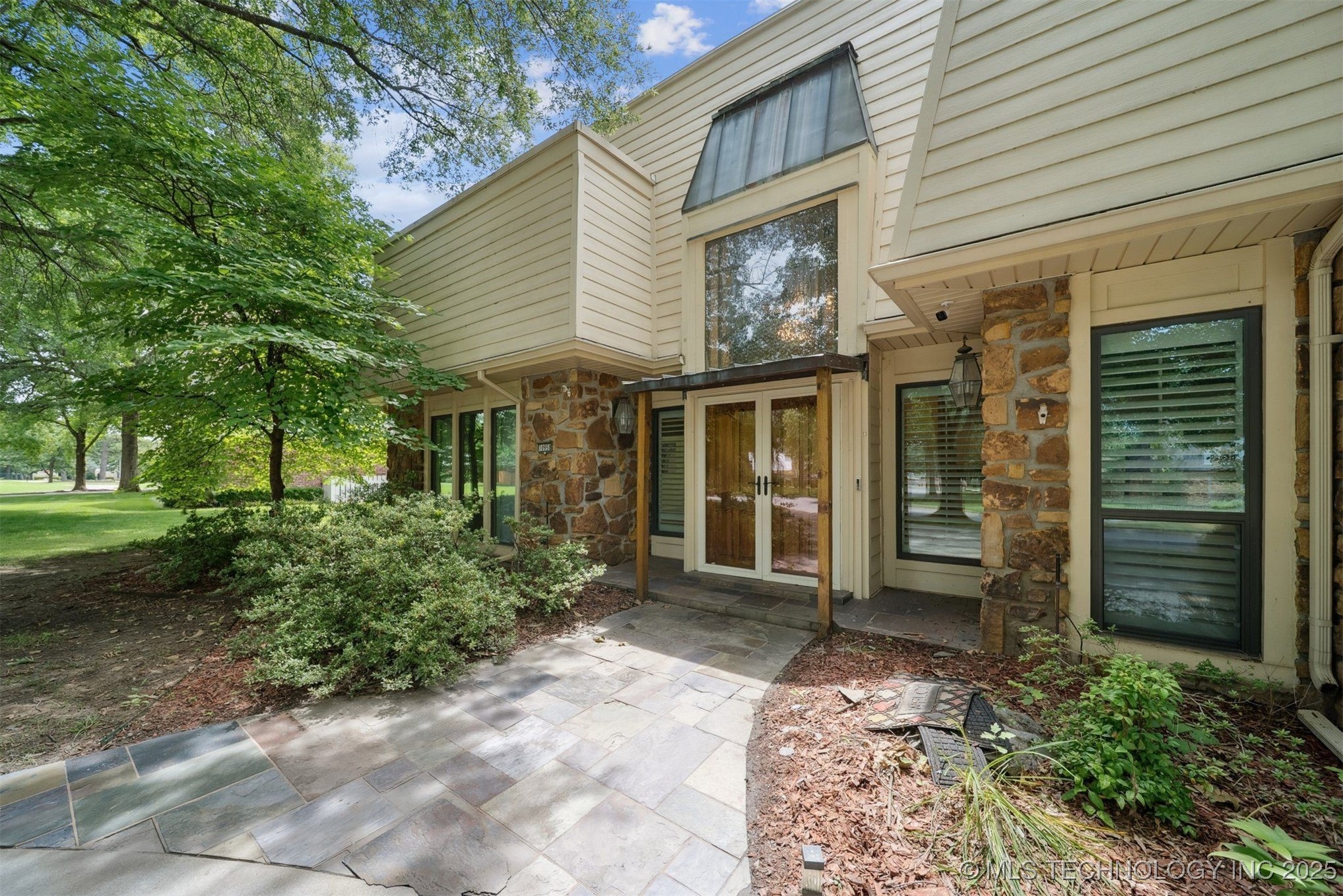 10958 S Richmond Avenue Property Photo 1