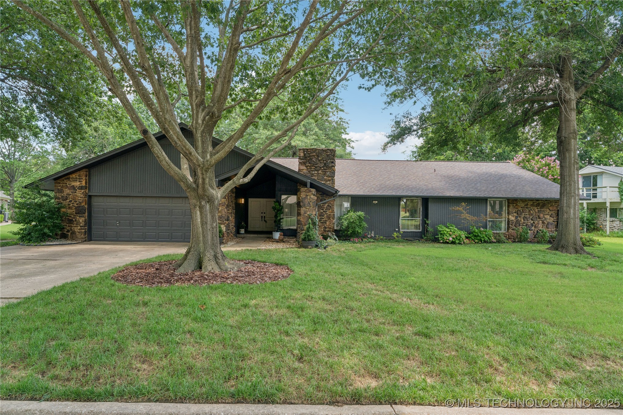 305 Fairway Drive Property Photo 1