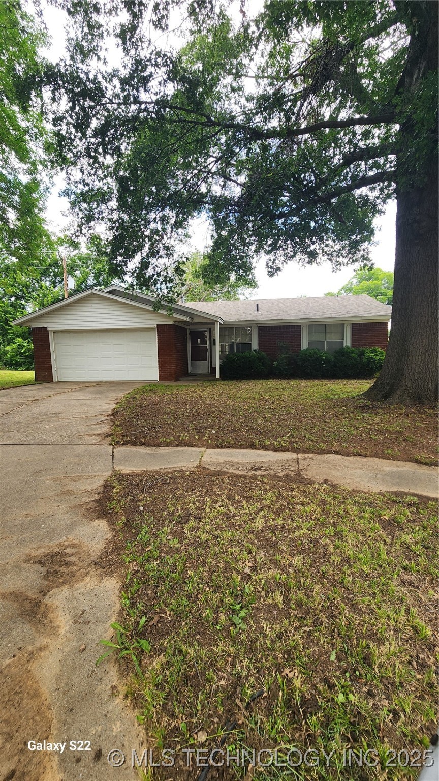 1122 W 16th Place Property Photo 1