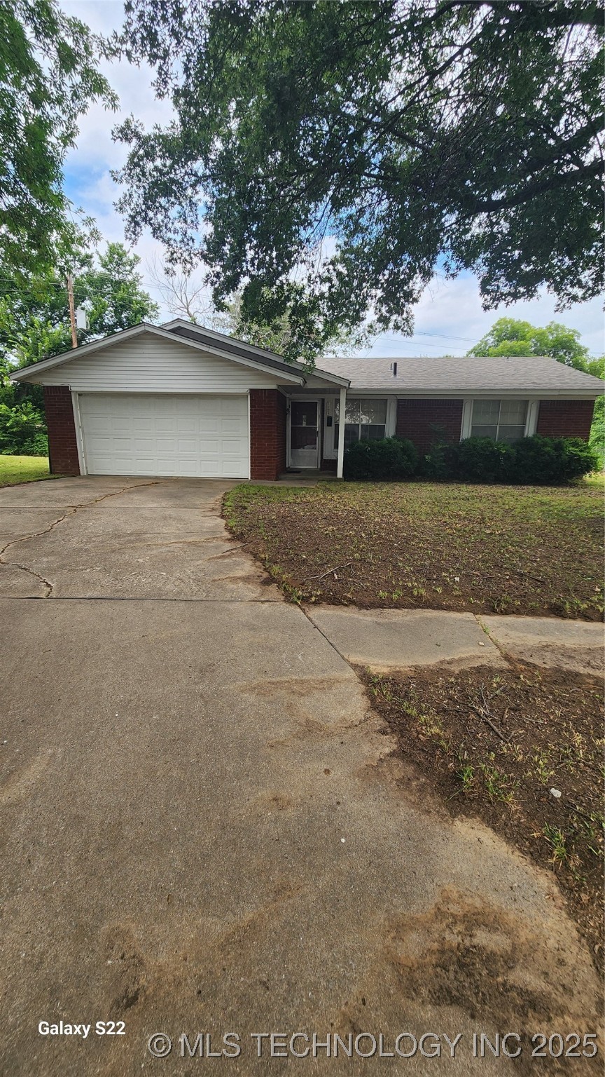 1122 W 16th Place Property Photo 2