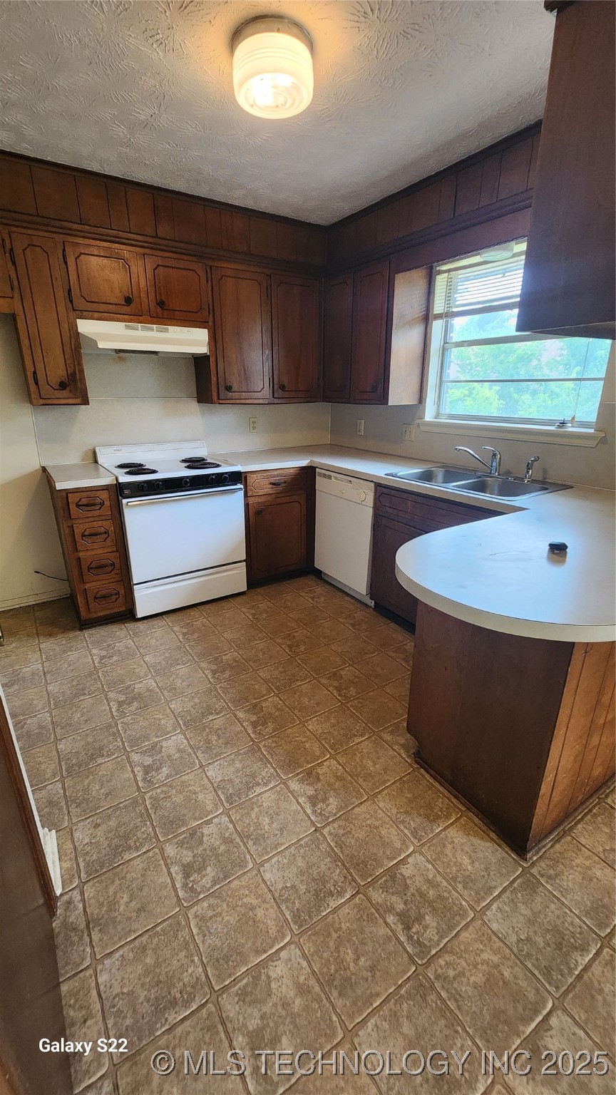 1122 W 16th Place Property Photo 10