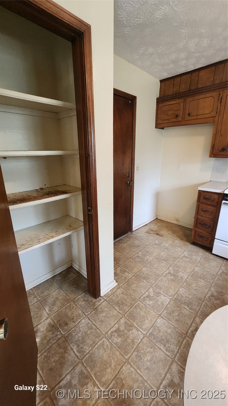 1122 W 16th Place Property Photo 11