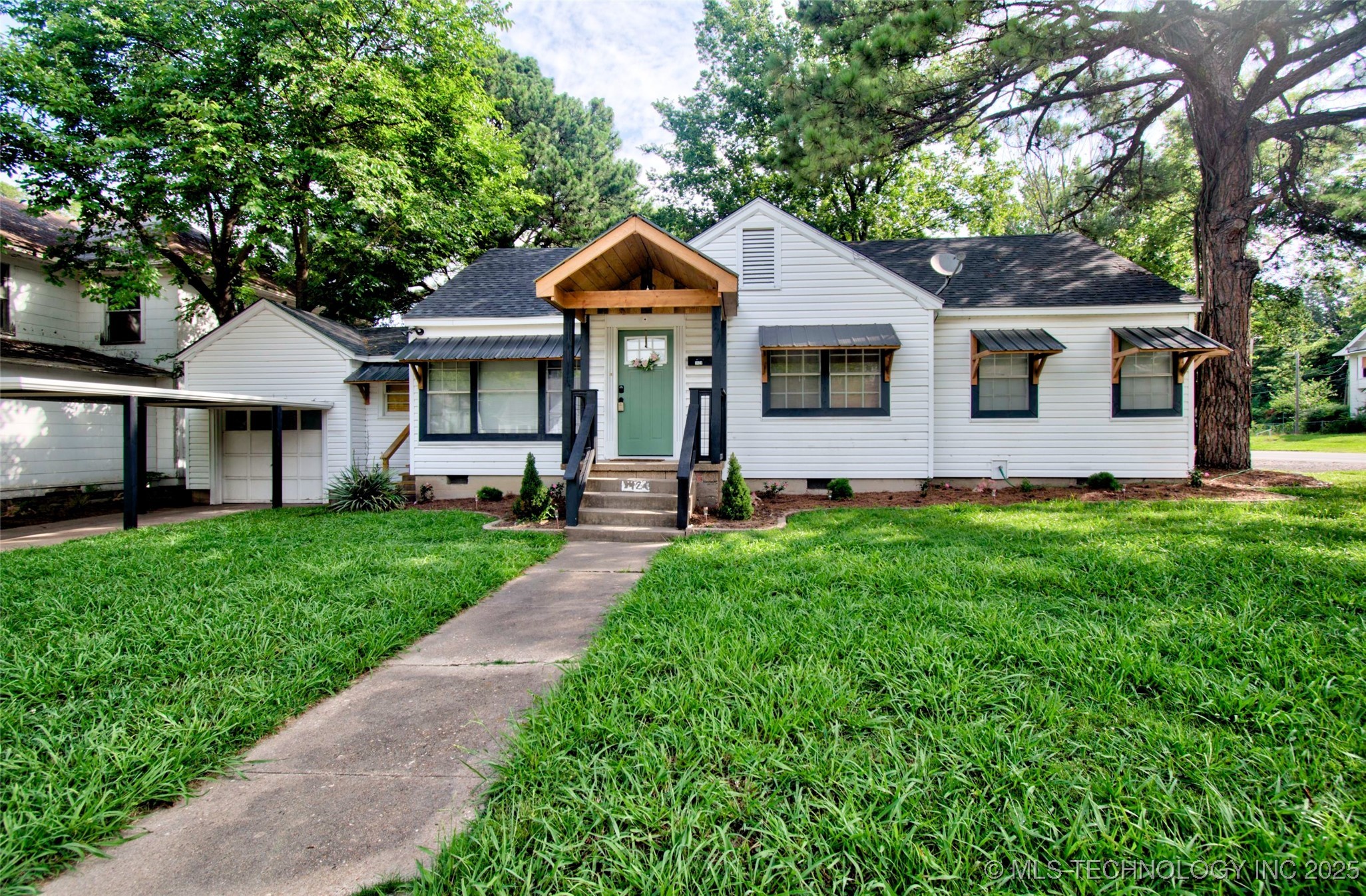 1424 E Okmulgee Street Property Photo 1